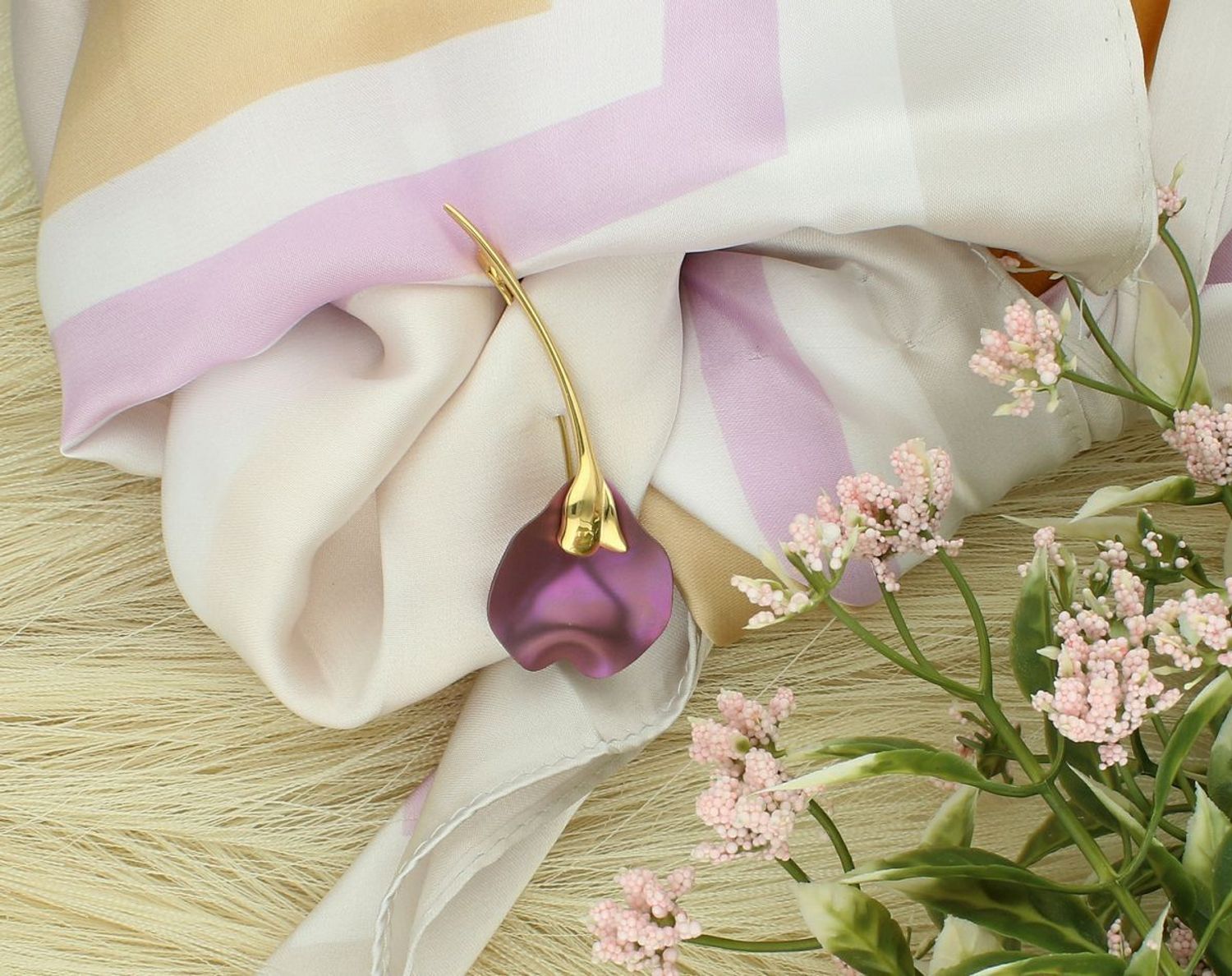 Broszka srebrna 925 pozłacana z fioletowym tytanem 0738076480.jpg