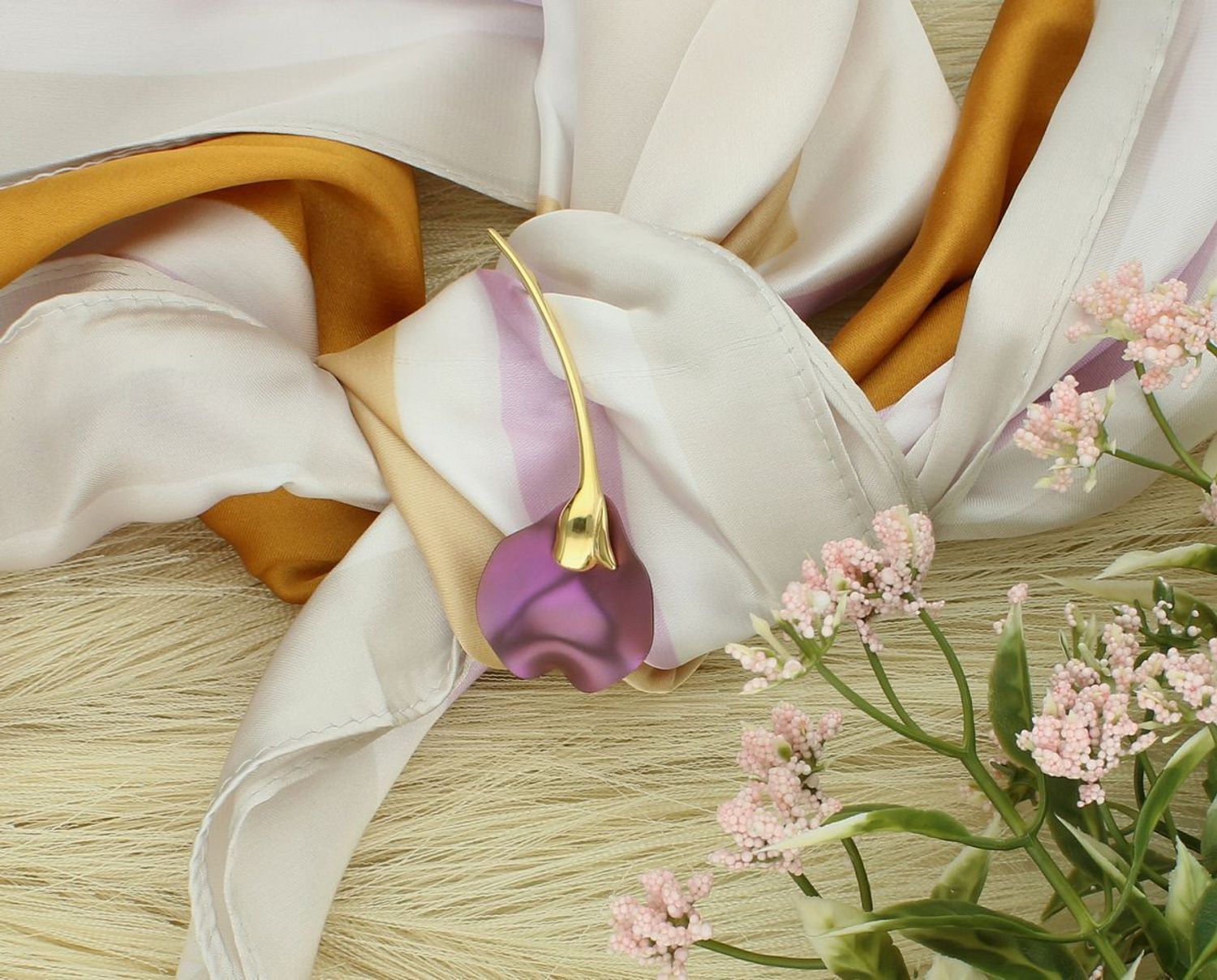 Broszka srebrna 925 pozłacana z fioletowym tytanem 0738076480.jpg