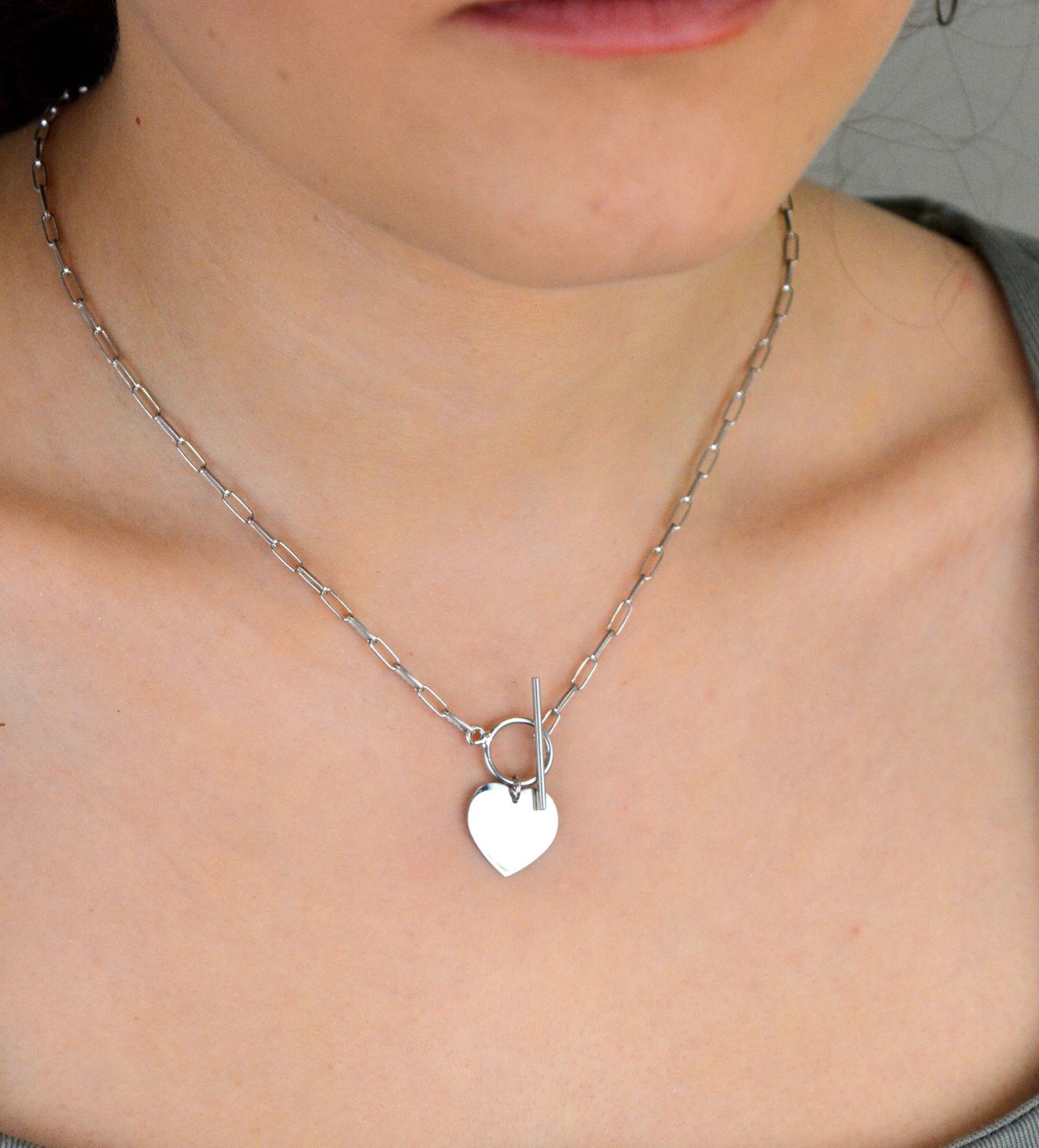 Naszyjnik damski spinaczowy zdobiony sercem próba 925, 0747028301 Naszyjnik damski o spinaczowym splocie to stylowa propozycja dla kobiet ceniących nowoczesny minimalizm1.jpg