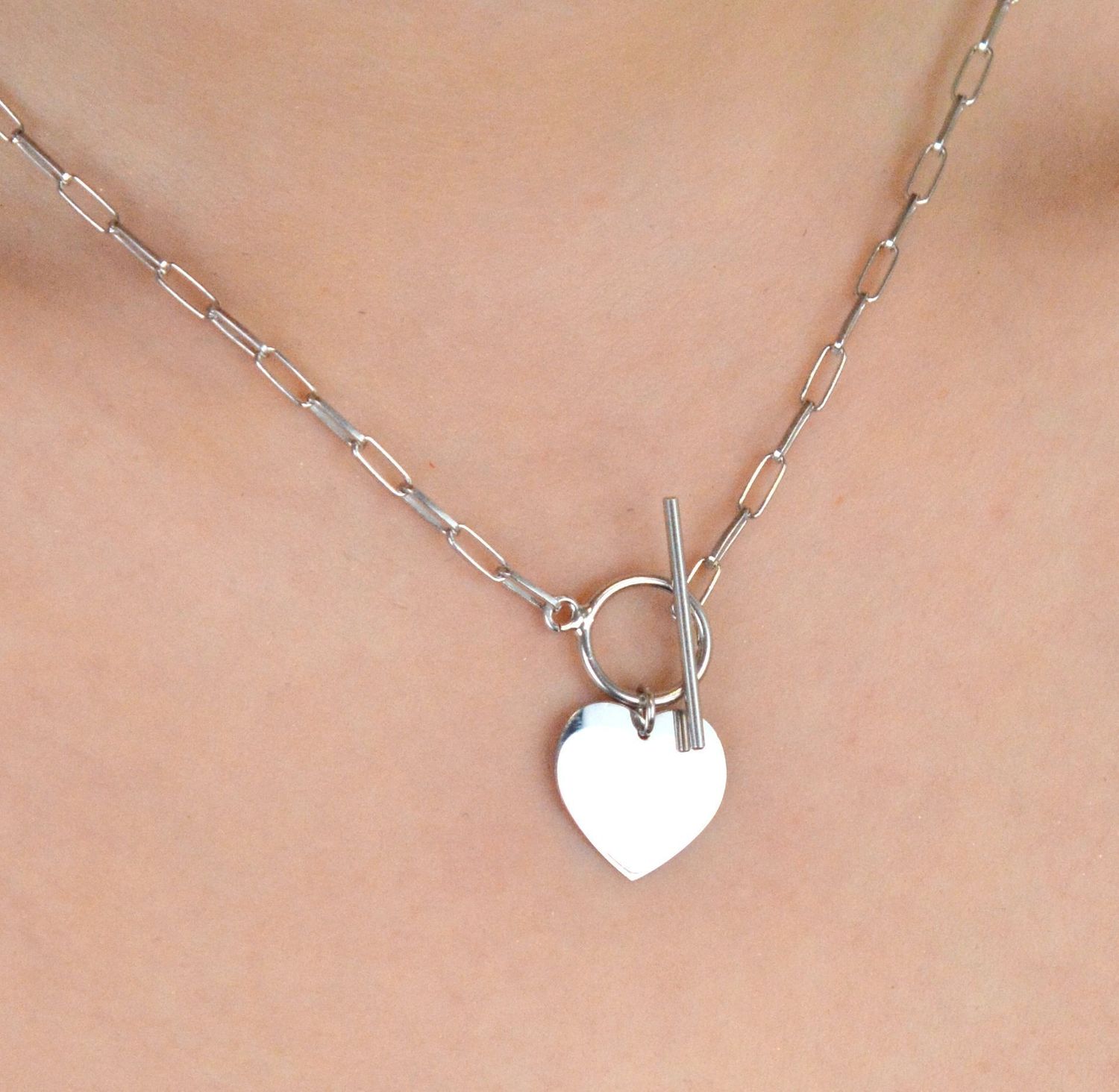 Naszyjnik damski spinaczowy zdobiony sercem próba 925, 0747028301 Naszyjnik damski o spinaczowym splocie to stylowa propozycja dla kobiet ceniących nowoczesny minimalizm1.jpg