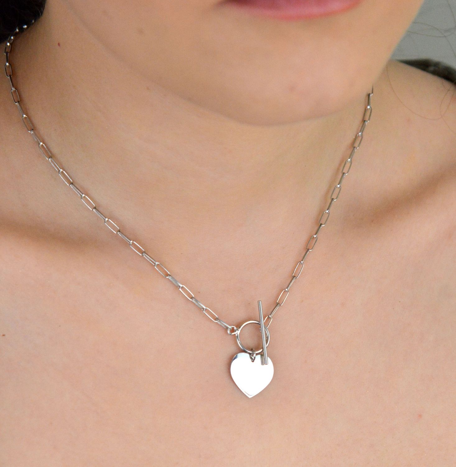 Naszyjnik damski spinaczowy zdobiony sercem próba 925, 0747028301 Naszyjnik damski o spinaczowym splocie to stylowa propozycja dla kobiet ceniących nowoczesny minimalizm1.jpg