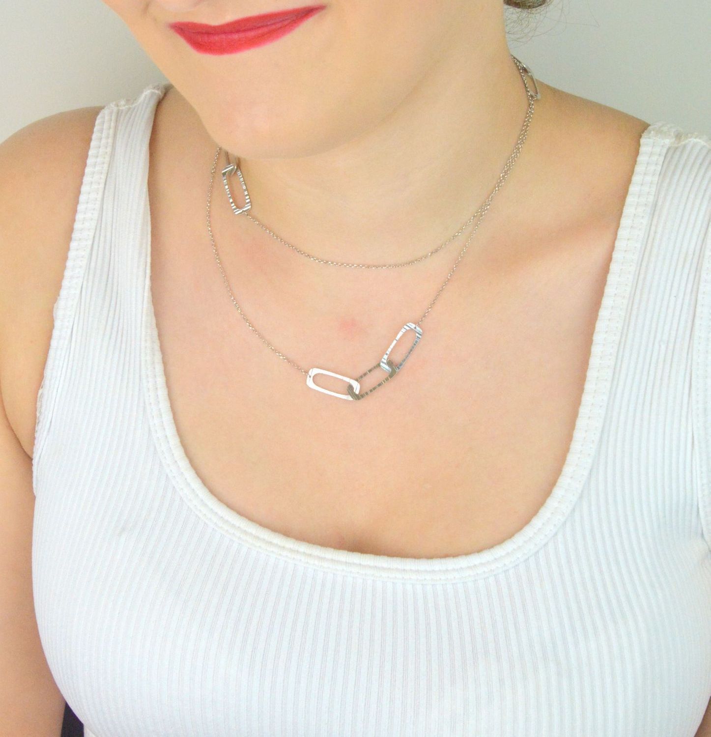 Srebrny naszyjnik damski próba 925 zdobiony prostokątnymi elementami, długość 80 cm, zapięcie na karabińczyk. Waga 4,70 g, elegancka biżuteria.1.jpg