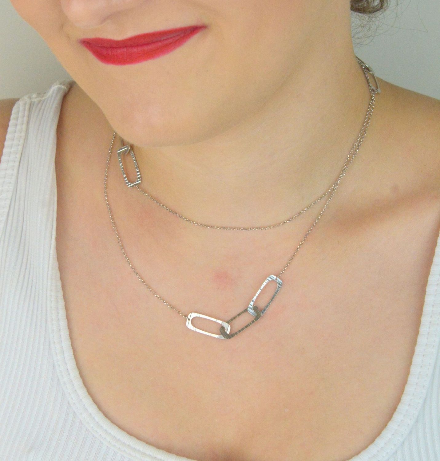 Srebrny naszyjnik damski próba 925 zdobiony prostokątnymi elementami, długość 80 cm, zapięcie na karabińczyk. Waga 4,70 g, elegancka biżuteria.1.jpg