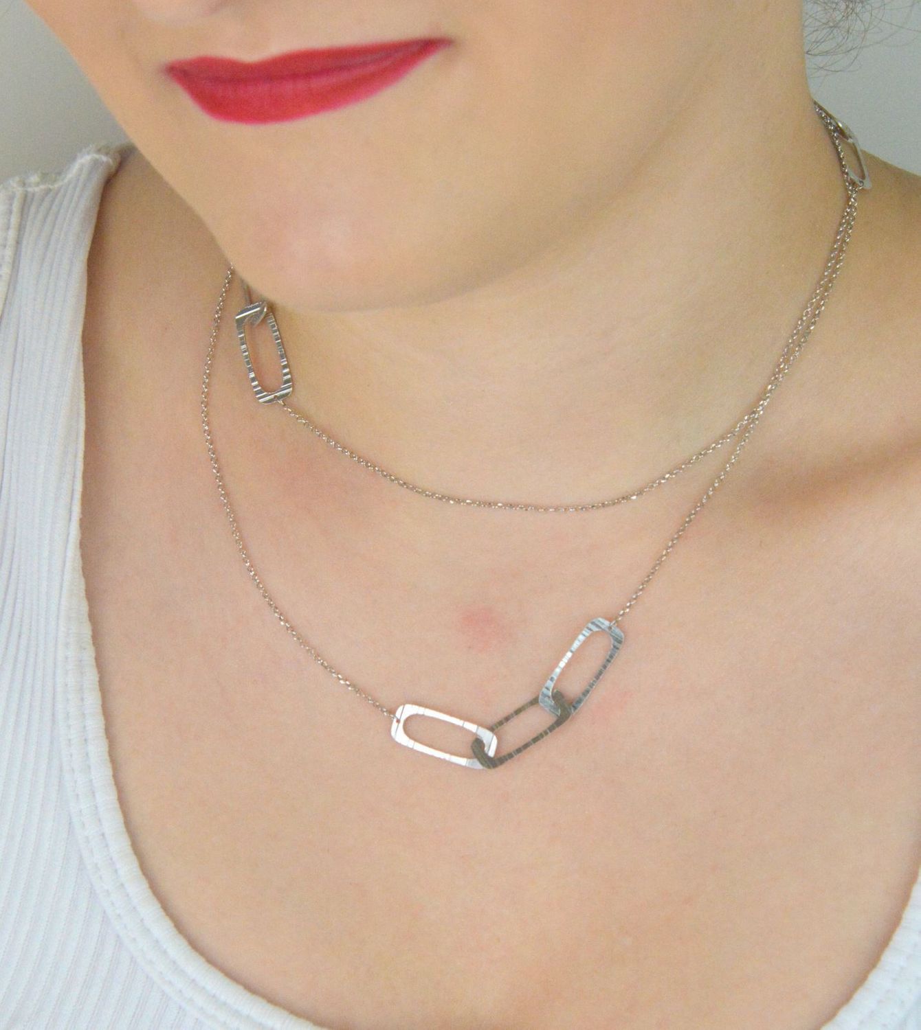Srebrny naszyjnik damski próba 925 zdobiony prostokątnymi elementami, długość 80 cm, zapięcie na karabińczyk. Waga 4,70 g, elegancka biżuteria.1.jpg