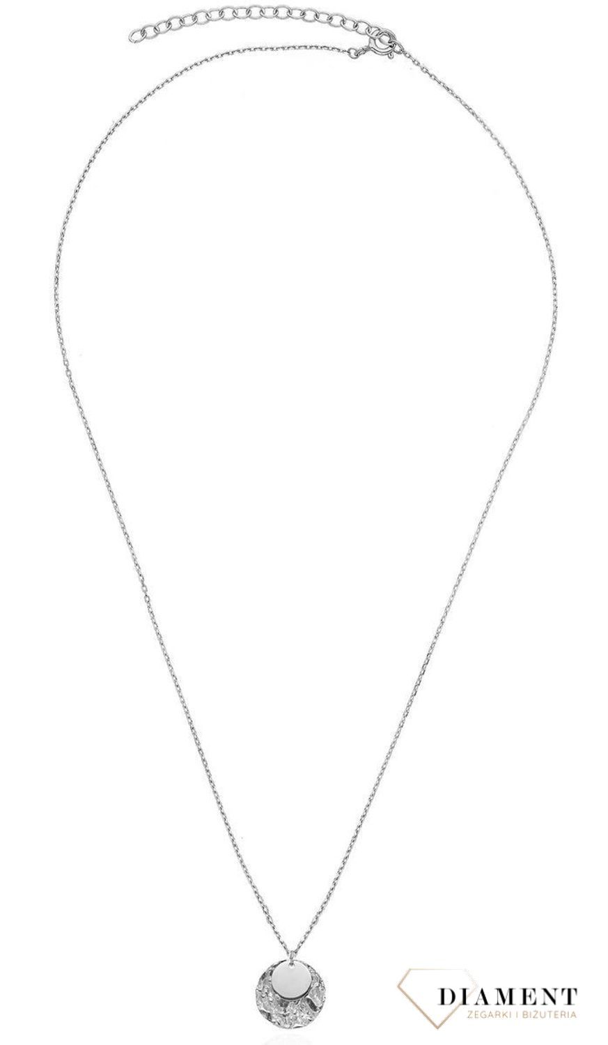 Srebrny naszyjnik z pogniecioną blaszką 0757049400. Świetny dodatek pasujący do każdej stylizacji, aby podkreślić wyjątkowość naszyjnika. Długość naszyjnika wynosi 40 cm + wydłużenie 5 cm (2).jpg