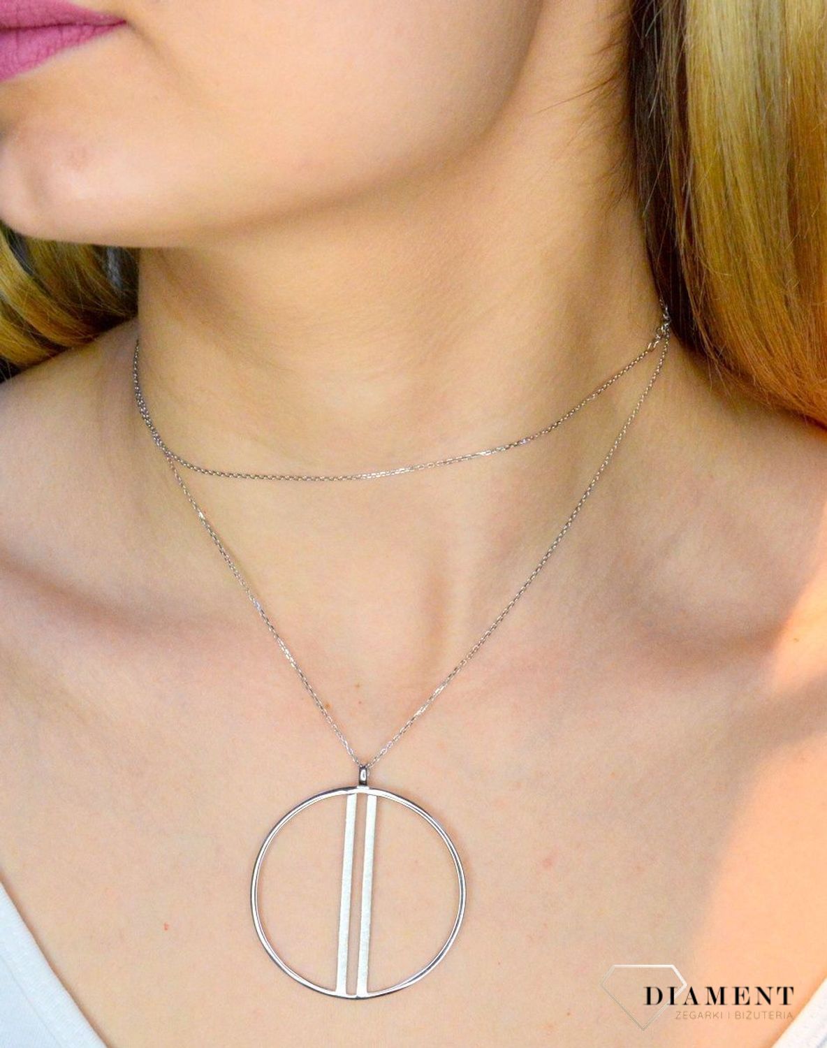 Srebrny naszyjnik rodowany kolia z dużym elementem ozdobnym 0757054292. Świetny dodatek pasujący do każdej stylizacji, aby podkreślić wyjątkowość naszyjnika. Długość naszyjnika wynosi 70 cm + wydłużenie 5 cm  Śr (2).jpg