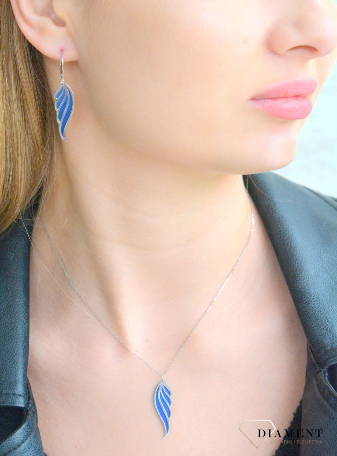 Srebrny naszyjnik 925 celebrytka z tytanem Skrzydło 0757064600. Naszyjnik srebrny damski. Naszyjnik damski celebrytka. Srebrna celebrytka ze skrzydłem. Naszyjnik ze skrzydłem na prezent dla kobiety..jpg