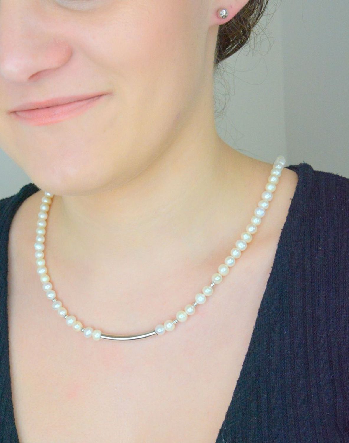 Naszyjnik perła hod. z ozdobnym patyczkiem pr 925, 0757643600 Niezwykle efektowny, gustowny naszyjnik wykonany z certyfikowanych hodowlanych pereł słodkowodnych Namido z wykonanym 1.jpg