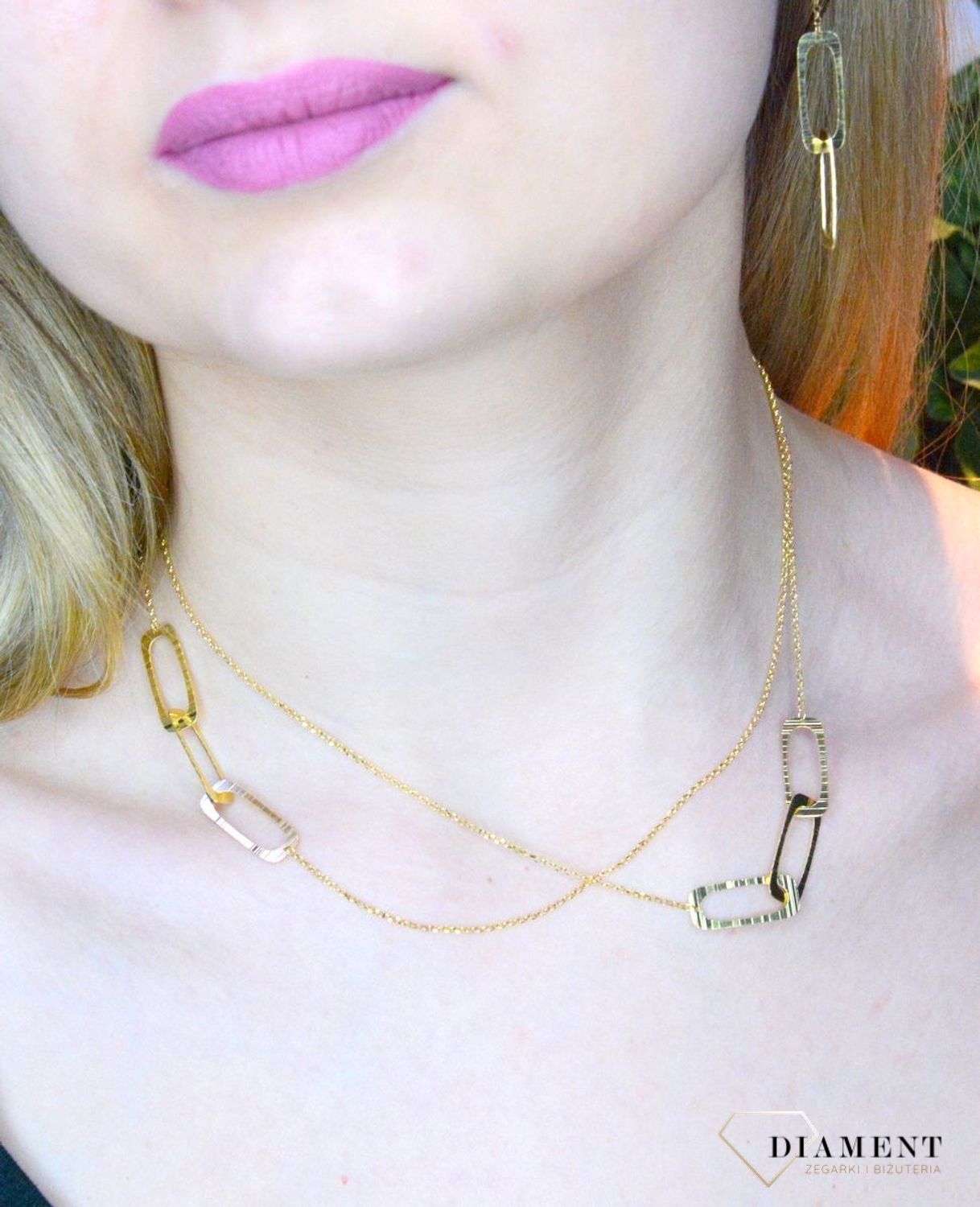 Srebrny naszyjnik pozłacany z dużymi podłużnymi ogniwkami 0758049000. Zawieszka została stworzona dla odważnych i pewnych siebie kobiet. Naszyjnik ozdobiony zawieszką w kształcie podłużnych ogniwek. Świetny dodatek p.jpg