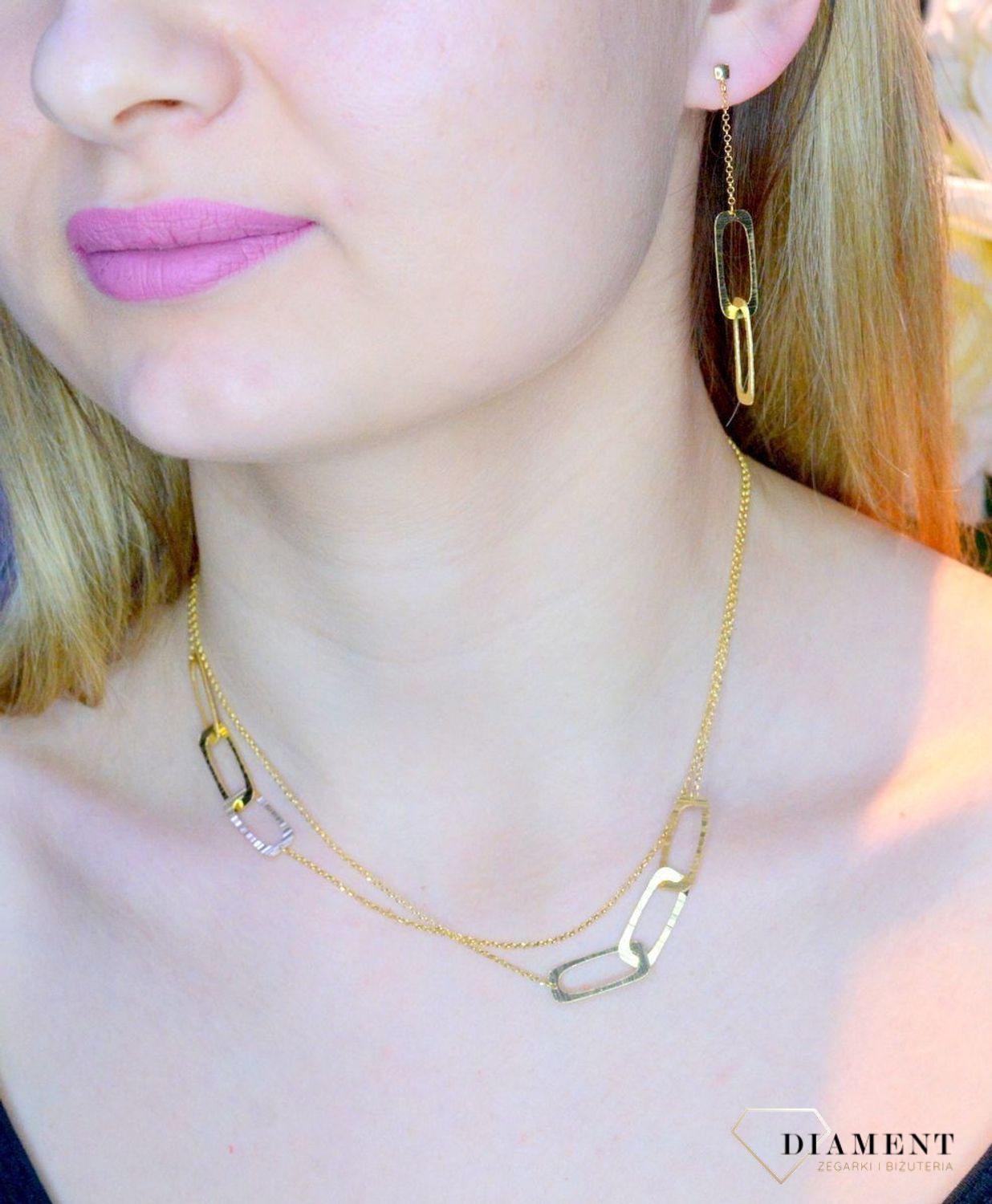 Srebrny naszyjnik pozłacany z dużymi podłużnymi ogniwkami 0758049000. Zawieszka została stworzona dla odważnych i pewnych siebie kobiet. Naszyjnik ozdobiony zawieszką w kształcie podłużnych ogniwek. Świetny dodatek p.jpg