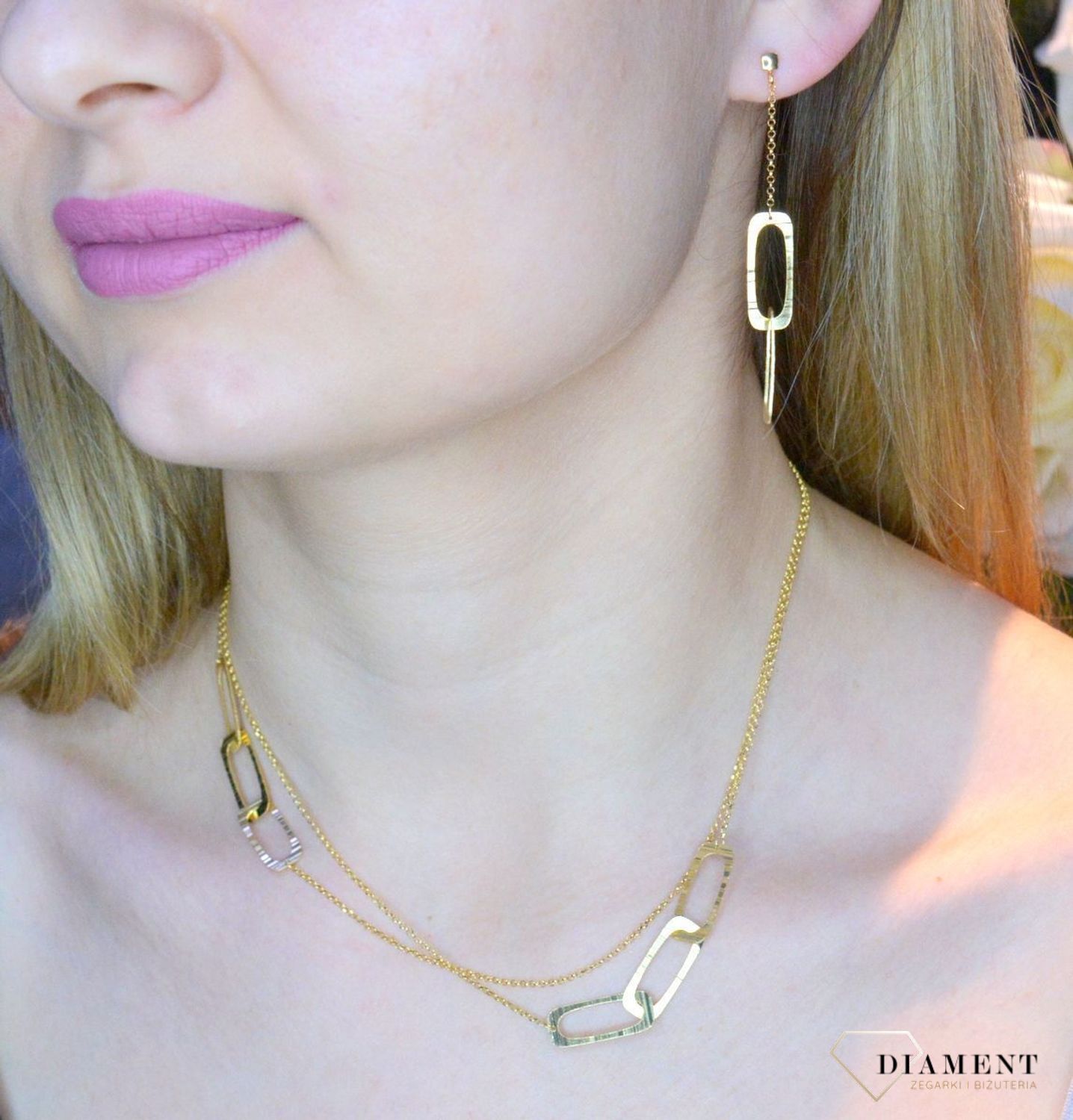 Srebrny naszyjnik pozłacany z dużymi podłużnymi ogniwkami 0758049000. Zawieszka została stworzona dla odważnych i pewnych siebie kobiet. Naszyjnik ozdobiony zawieszką w kształcie podłużnych ogniwek. Świetny dodatek p.jpg