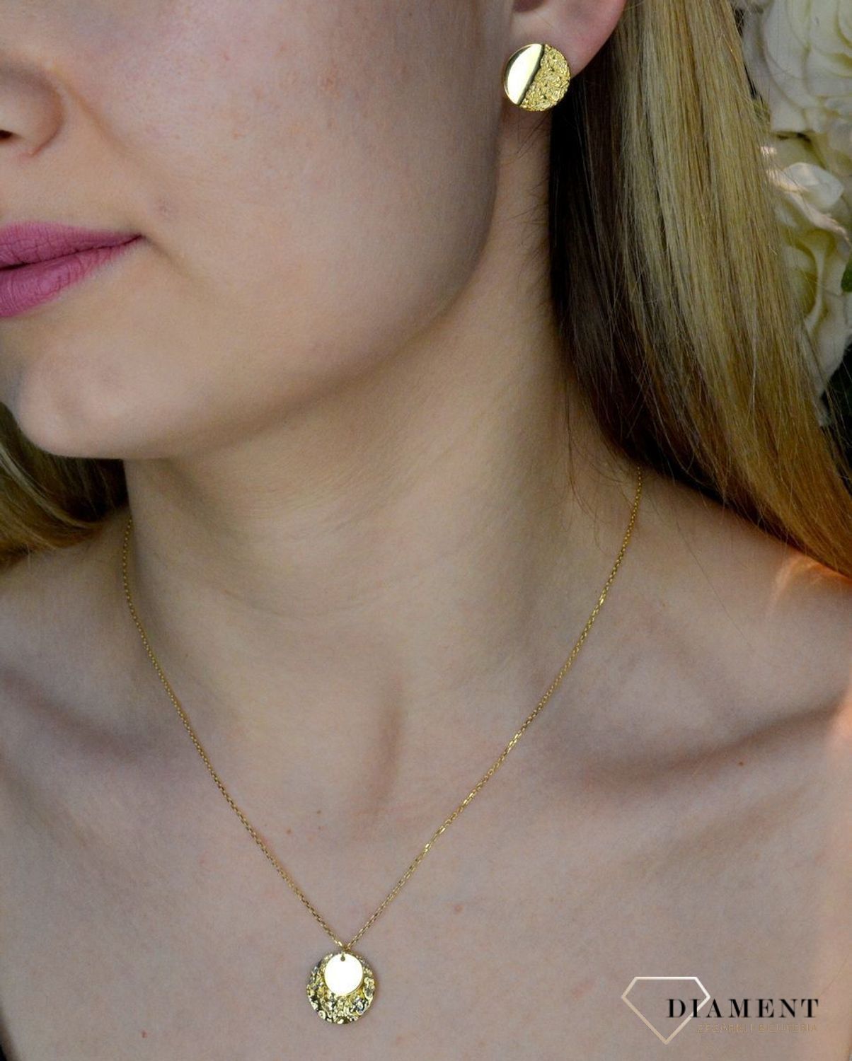 Srebrny naszyjnik pozłacany z pogniecioną blaszką 0758049400. Zawieszki tworzą jedna płaska blaszka i jedna z efektem (1).jpg