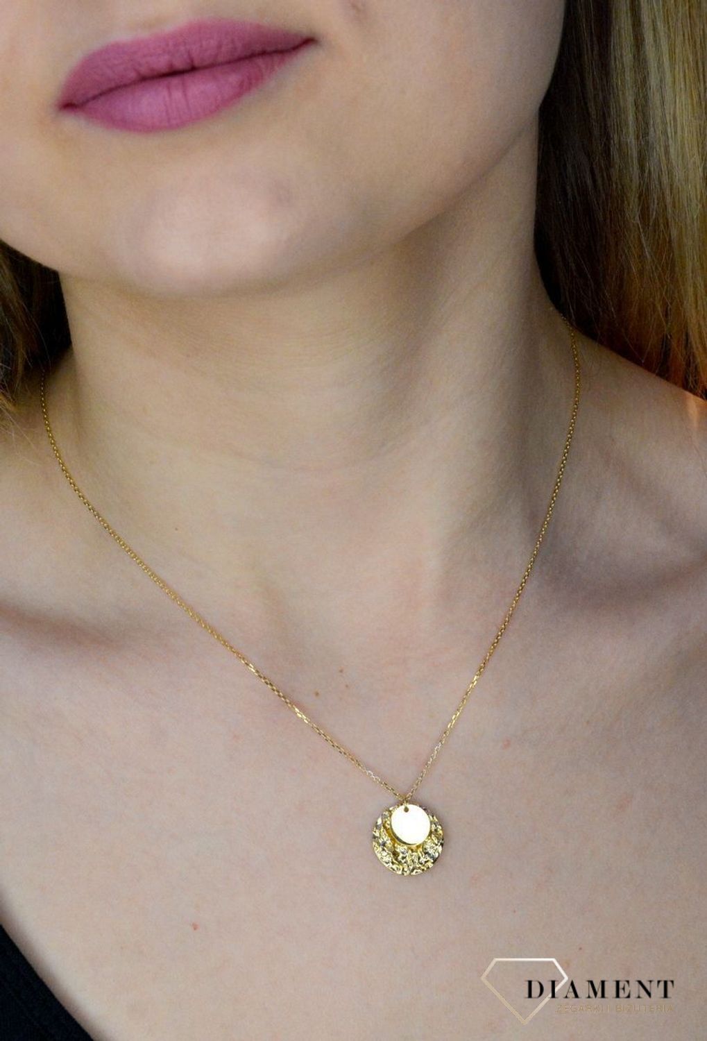 Srebrny naszyjnik pozłacany z pogniecioną blaszką 0758049400. Zawieszki tworzą jedna płaska blaszka i jedna z efektem (1).jpg