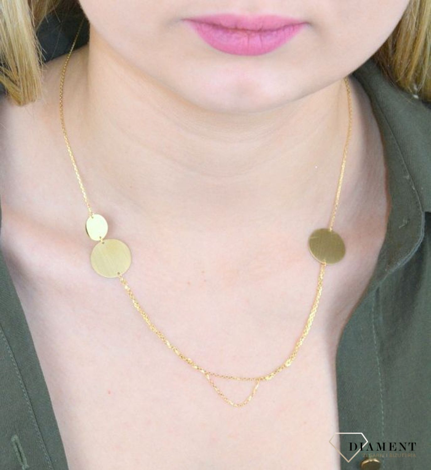 Naszyjnik srebrny pozłacany matowa blaszka 0758051005. Niezwykle szykowny naszyjnik wykonany z najwyższej jakości srebra to elegancki dodatek do wielu stylizacji. Nowoczesne ozdobne zapięcie! Zapraszamy do naszego sklepu z biżuterią.jpg