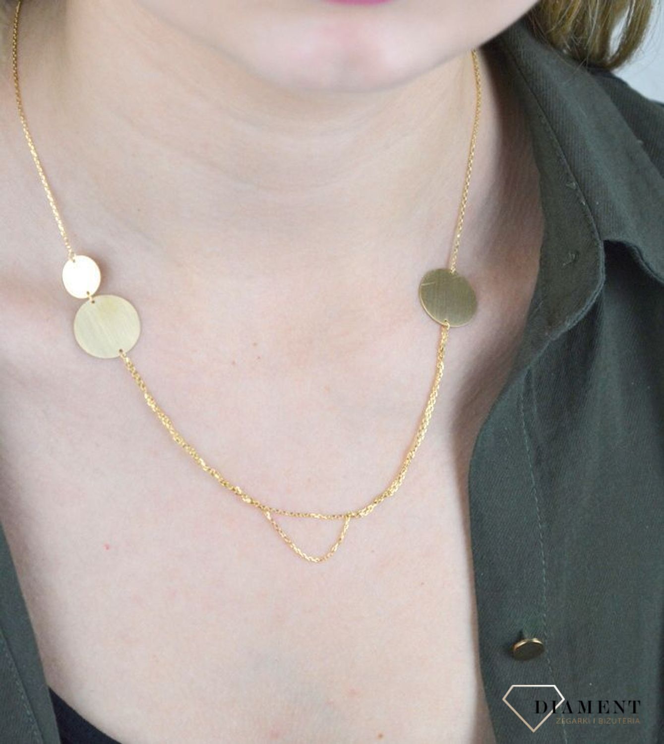 Naszyjnik srebrny pozłacany matowa blaszka 0758051005. Niezwykle szykowny naszyjnik wykonany z najwyższej jakości srebra to elegancki dodatek do wielu stylizacji. Nowoczesne ozdobne zapięcie! Zapraszamy do naszego sklepu z biżuterią.jpg