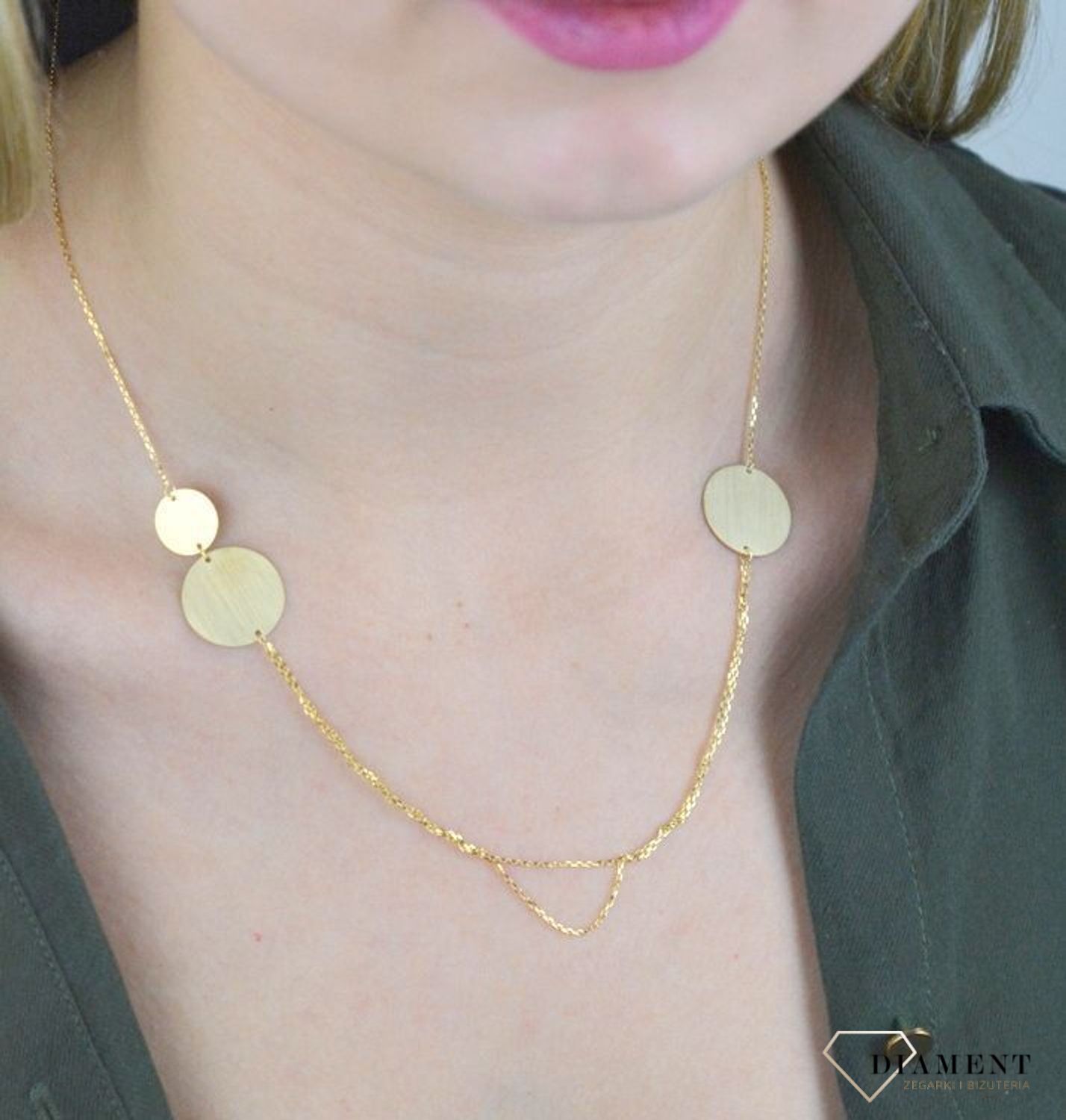 Naszyjnik srebrny pozłacany matowa blaszka 0758051005. Niezwykle szykowny naszyjnik wykonany z najwyższej jakości srebra to elegancki dodatek do wielu stylizacji. Nowoczesne ozdobne zapięcie! Zapraszamy do naszego sklepu z biżuterią.jpg