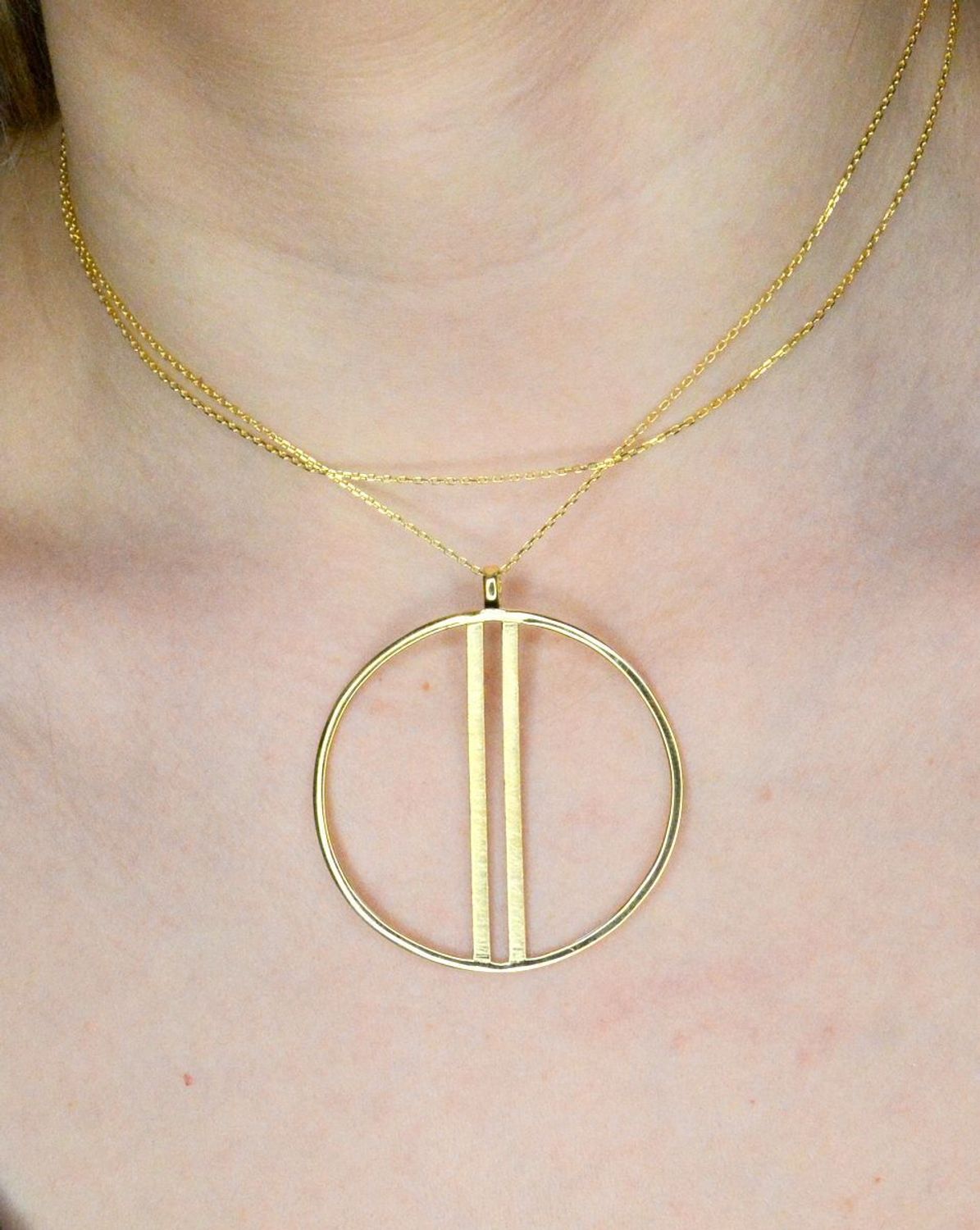 Srebrny naszyjnik pozłacany kolia z dużym elementem ozdobnym 07580542 (2).jpg