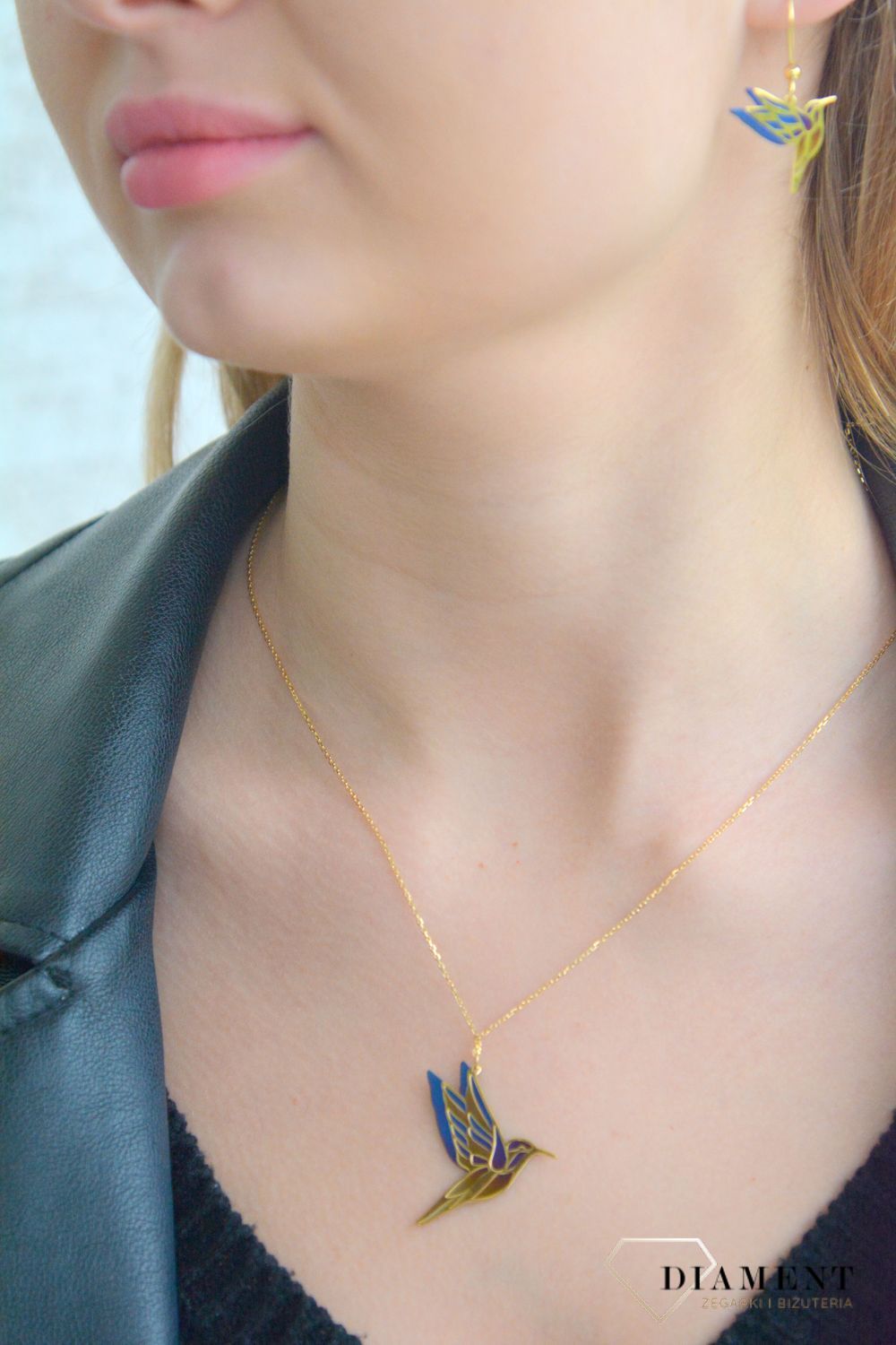 Srebrny naszyjnik celebrytka pozłacana z tytanem Koliber 0758056600. Naszyjnik srebro pozłacane damski. Naszyjnik damski celebrytka złota. Srebrna celebrytka z kolibrem. Naszyjnik z kolibrem pozłacany na prezent dla kobiety..jpg