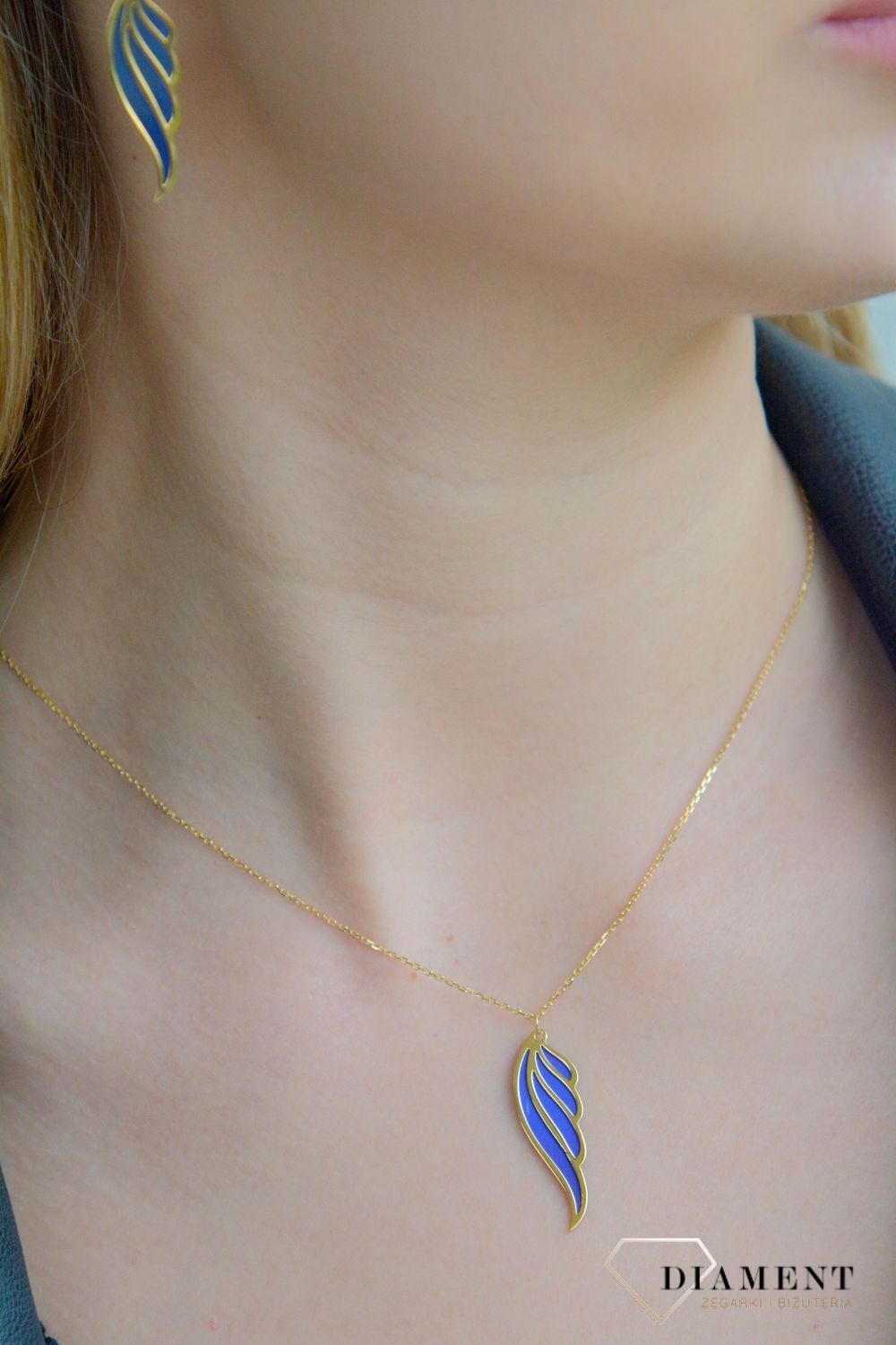 Srebrny naszyjnik celebrytka pozłacana z tytanem Skrzydło 0758064600. Naszyjnik srebro pozłacane damski. Naszyjnik damski celebrytka złota. Srebrna celebrytka ze skrzydłem. Naszyjnik ze skrzydłem pozłacany na prezent dla kobiety..jpg