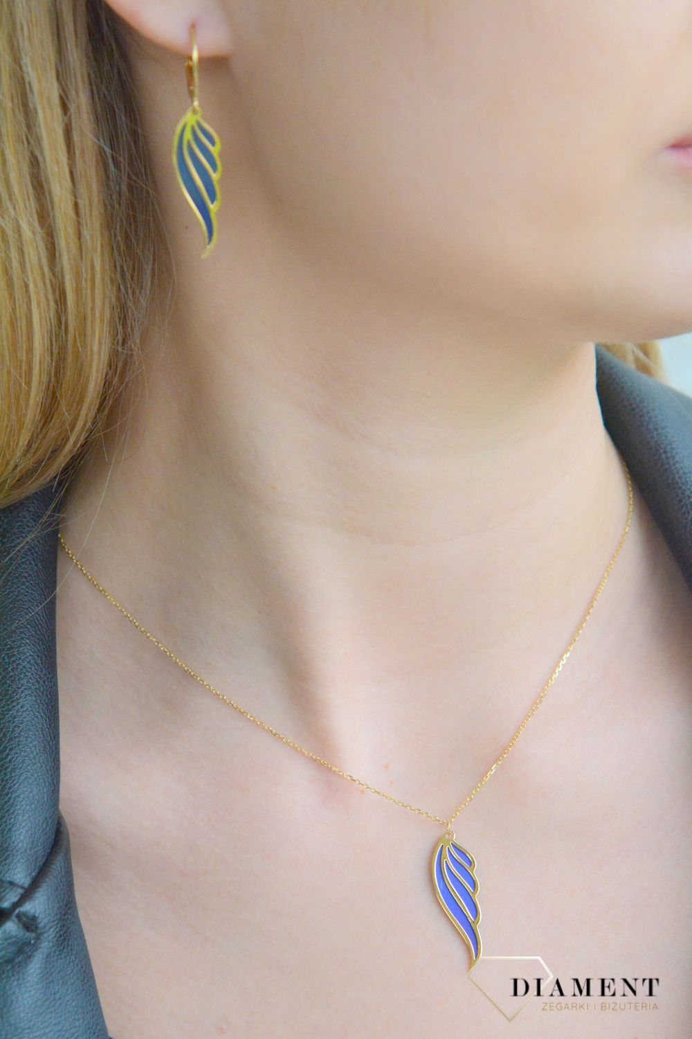 Srebrny naszyjnik celebrytka pozłacana z tytanem Skrzydło 0758064600. Naszyjnik srebro pozłacane damski. Naszyjnik damski celebrytka złota. Srebrna celebrytka ze skrzydłem. Naszyjnik ze skrzydłem pozłacany na prezent dla kobiety..jpg