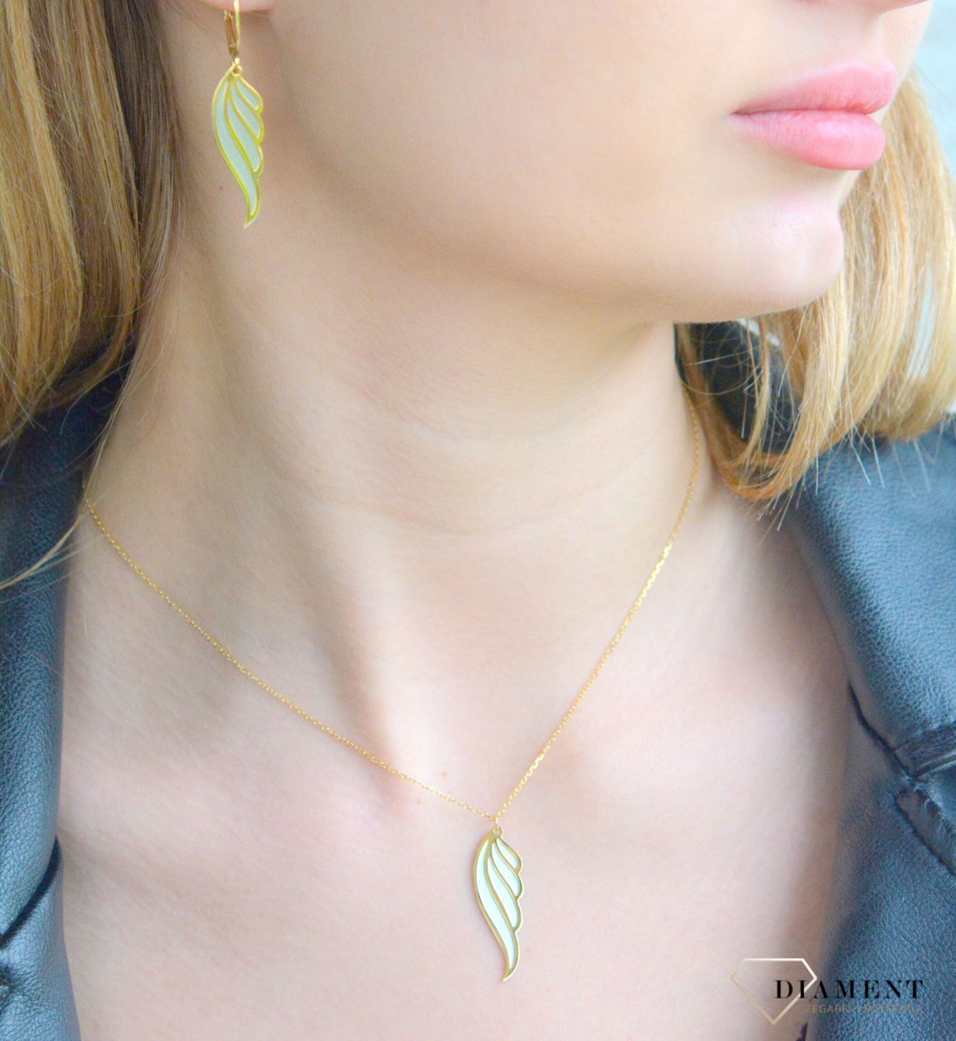 Srebrny naszyjnik celebrytka pozłacana Skrzydło 0758064607. Naszyjnik damski skrzydełko. Srebrny naszyjnik damski. Srebrny naszyjnik celebrytka ze skrzydłem. Naszyjnik damski ze skrzydełkiem na prezent..jpg