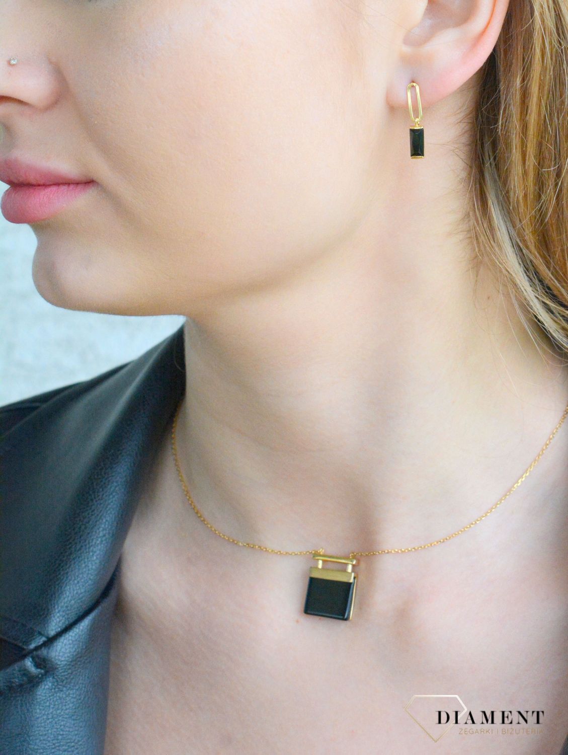 Srebrny naszyjnik celebrytka pozłacana onyksem 0758122443 (1).jpg