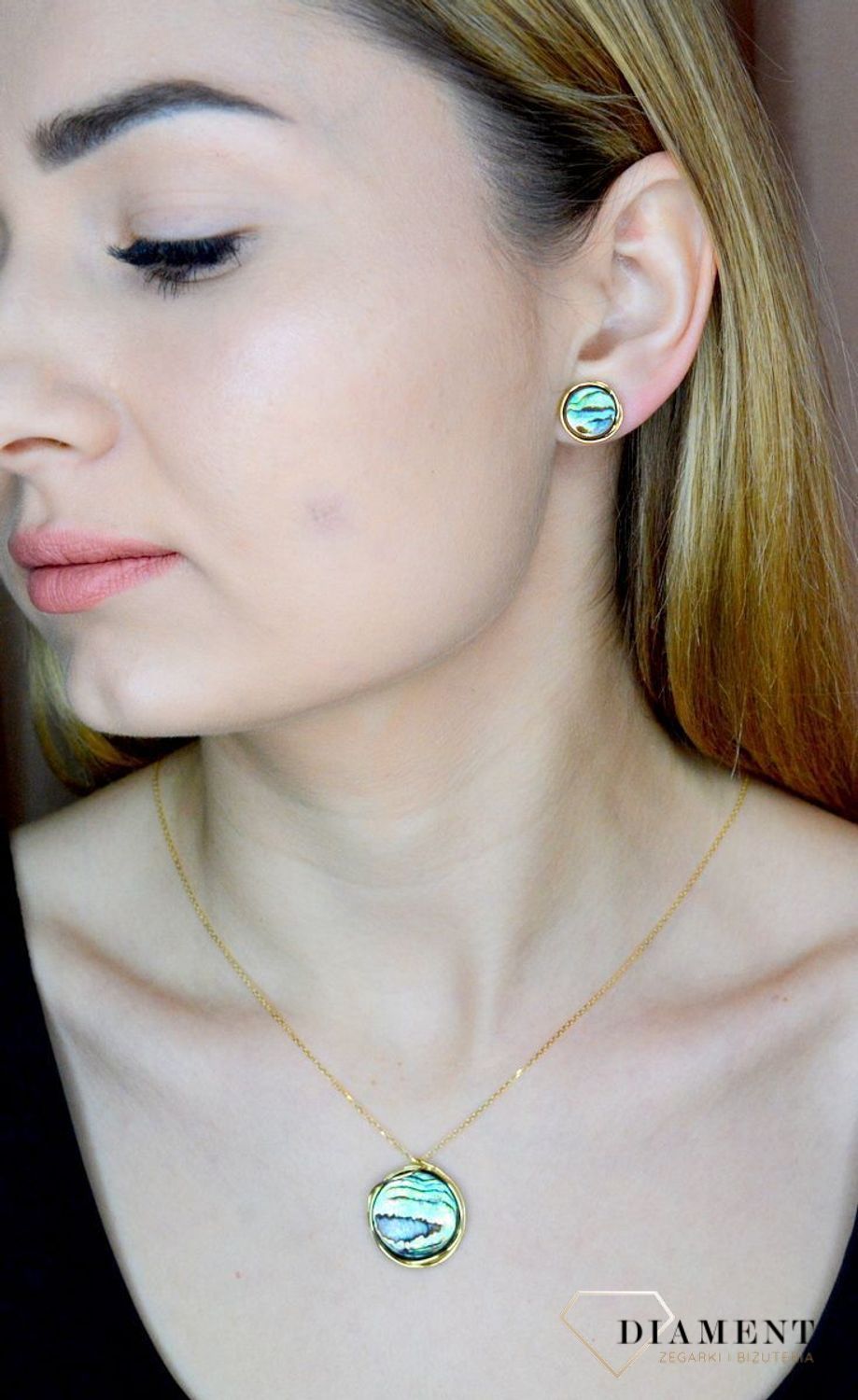 Srebrny naszyjnik damski pokryty złotem z okrągłą muszlą w oprawie 0758159600. Naszyjnik pokryty 24-karatowym złotem z muszlą naturalną w organicznej ramce. Naszyjnik wykonany z najwyższej próby srebra 925. Jest idealnym pomysłem n.jpg