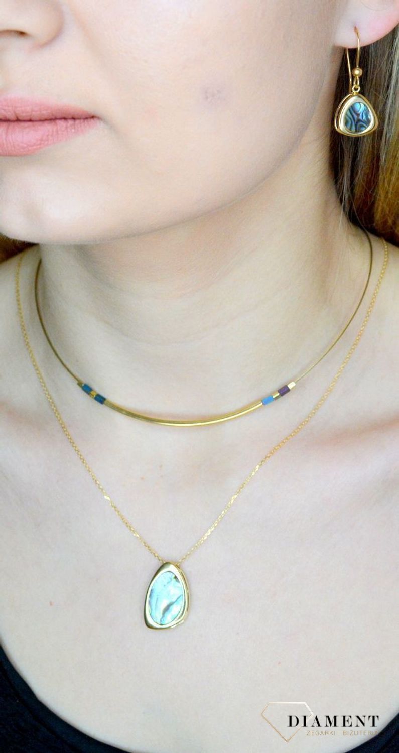 Srebrny naszyjnik damski z hematytem pokryty złotem 0758245200. Naszyjnik składa się z żyłki, prostej blaszki oraz kamienia naturalnego hematyt. Naszyjnik wykonany z najwyższej próby srebra 925 pokryty złotem. Naszyjnik świetny na .jpg