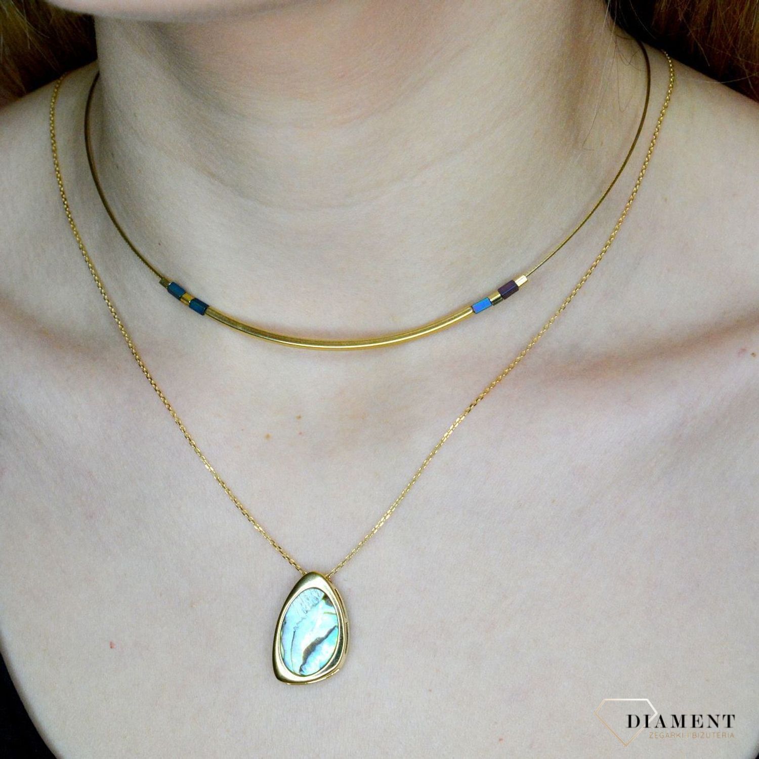 Srebrny naszyjnik damski z hematytem pokryty złotem 0758245200. Naszyjnik składa się z żyłki, prostej blaszki oraz kamienia naturalnego hematyt. Naszyjnik wykonany z najwyższej próby srebra 925 pokryty złotem. Naszyjnik świetny na .jpg