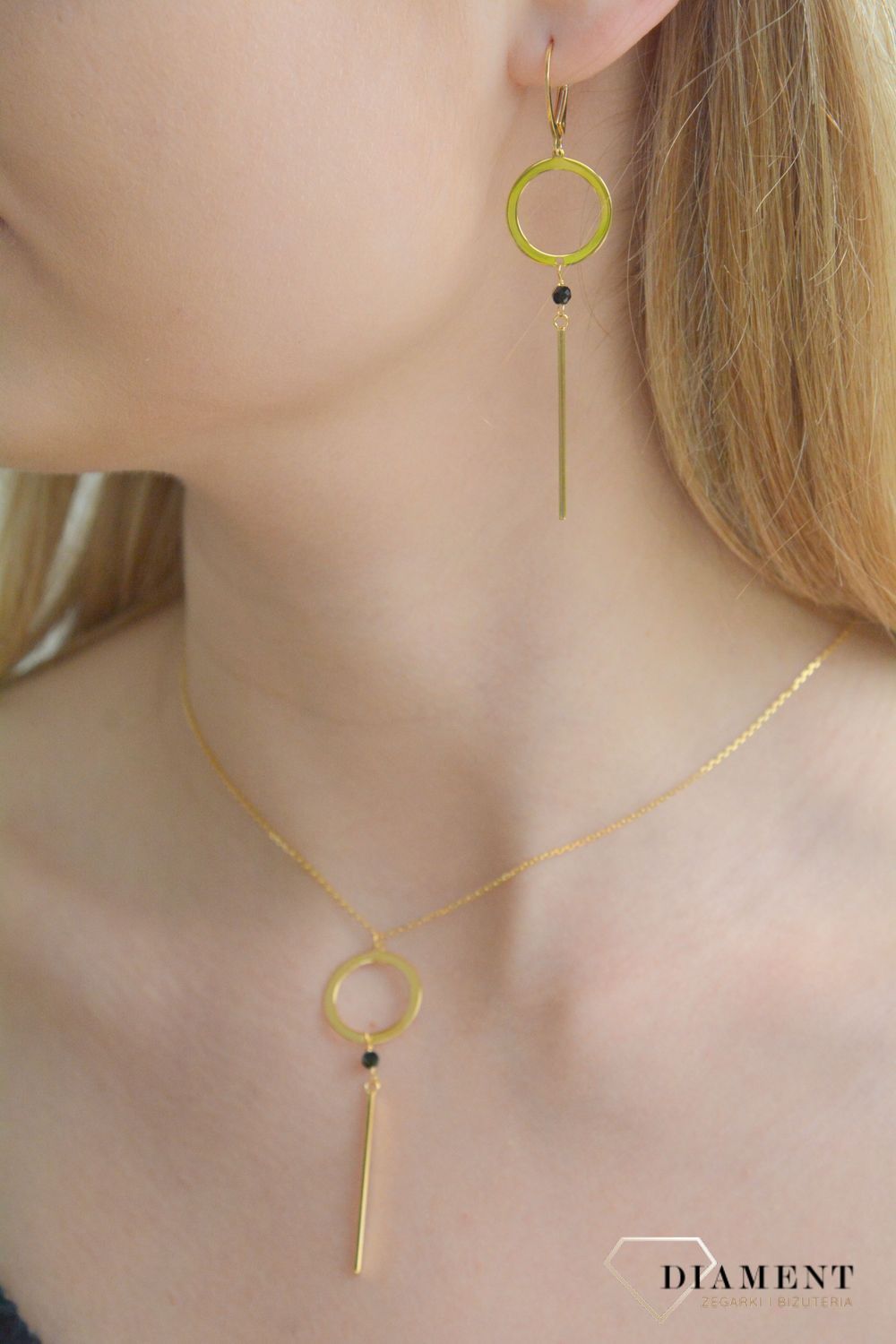 Srebrny naszyjnik damski 925 celebrytka pozłacana podłużną zawieszką 0758363500. Srebrny naszyjnik damski. Srebrny naszyjnik pozłacany. Naszyjnik damski pokryty złotem. Naszyjnik celebrytka z podłużną zawieszką na prezent..jpg