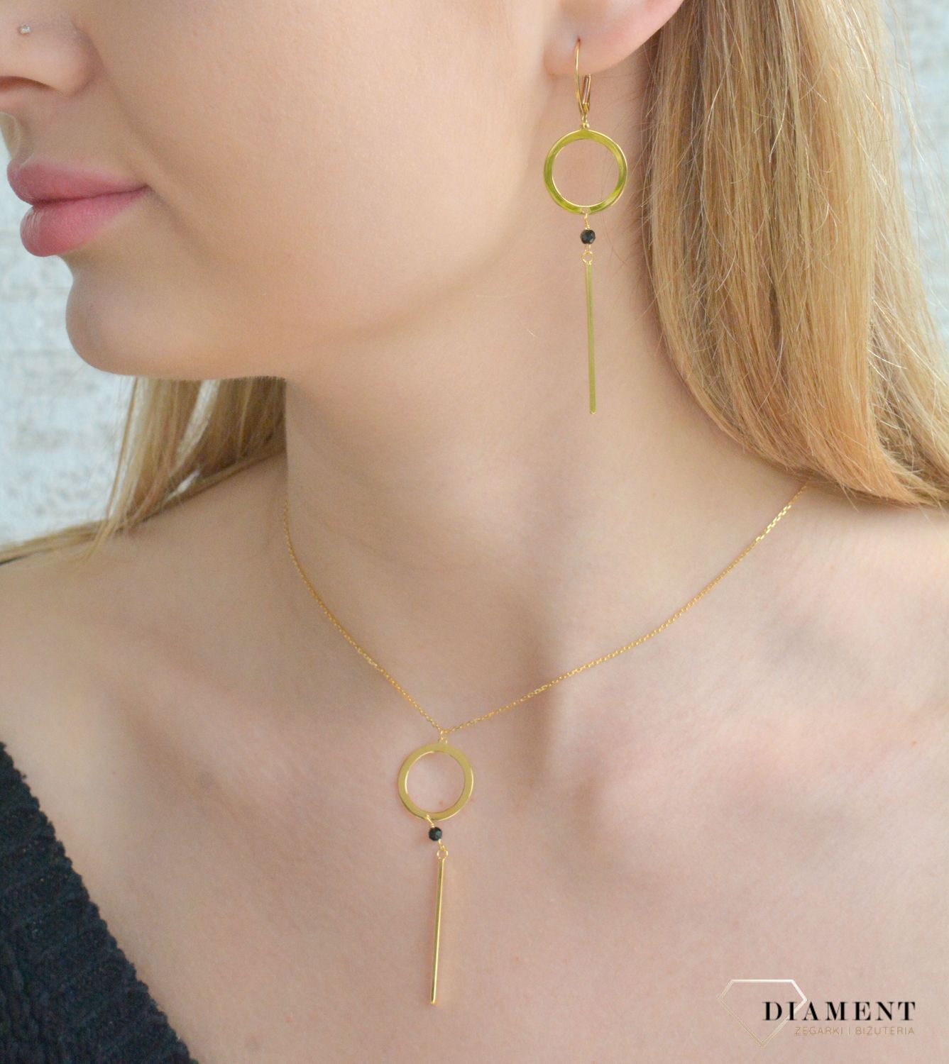 Srebrny naszyjnik damski 925 celebrytka pozłacana podłużną zawieszką 0758363500. Srebrny naszyjnik damski. Srebrny naszyjnik pozłacany. Naszyjnik damski pokryty złotem. Naszyjnik celebrytka z podłużną zawieszką na prezent..jpg