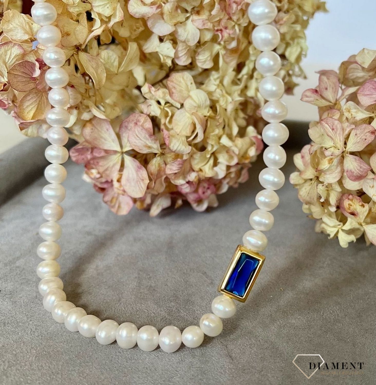 Naszyjnik kolia srebrna pozłacana z pereł naturalnych szafir 0758647702. Elegancki naszyjnik z pereł hodowlanych to wyraz klasyki idealnej na co dzień, jak i do wieczorowych stylizacji. Naszyjnik ozdobiony ka.jpg