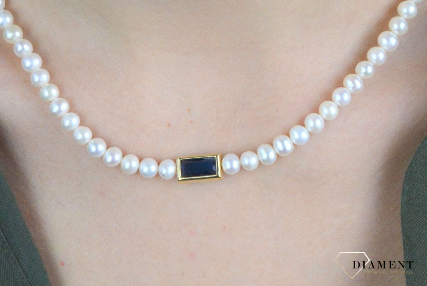 Naszyjnik kolia srebrna pozłacana z pereł naturalnych szafir 0758647702. Elegancki naszyjnik z pereł hodowlanych to wyraz klasyki idealnej na co dzień, jak i do wieczorowych stylizacji. Naszyjnik ozdobiony ka.jpg