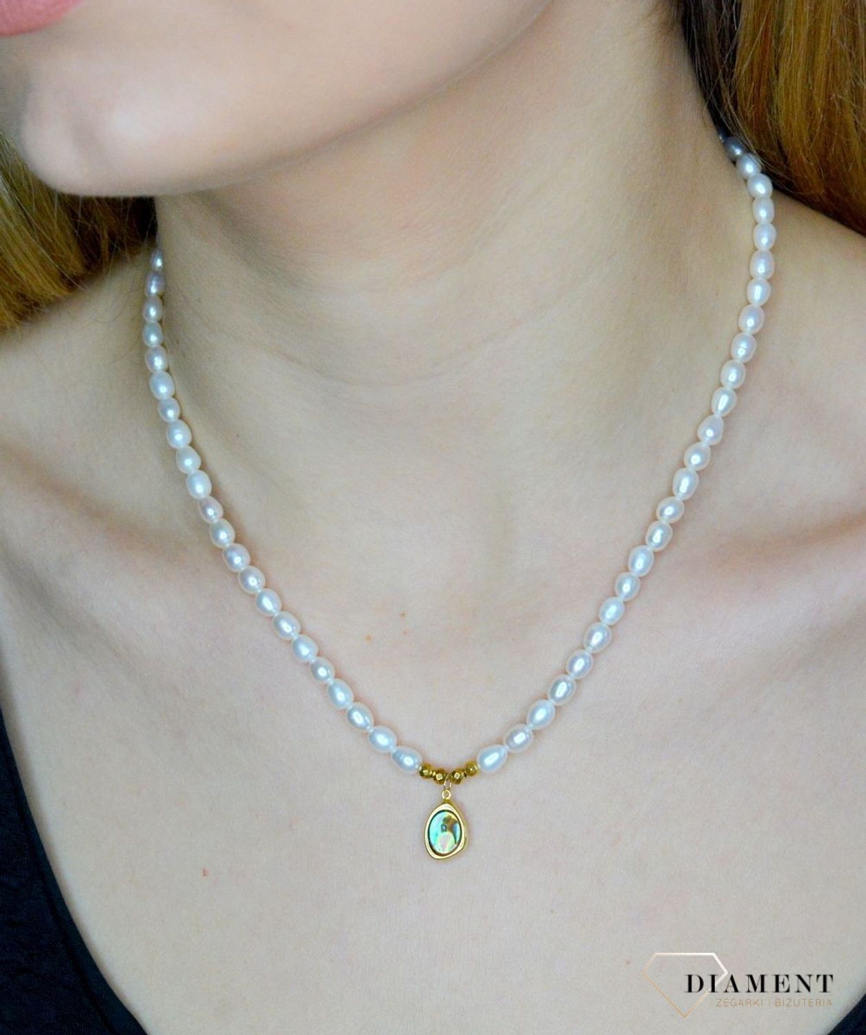 Srebrny naszyjnik damski perełki z muszlą w złotej oprawie 0758655700. Naszyjnik złożony z pereł oraz pokryty 24-karatowym złotem z muszlą naturalną  w organicznej ramce. Naszyjnik wykonany z najwyższej próby srebra 925.  (2).jpg