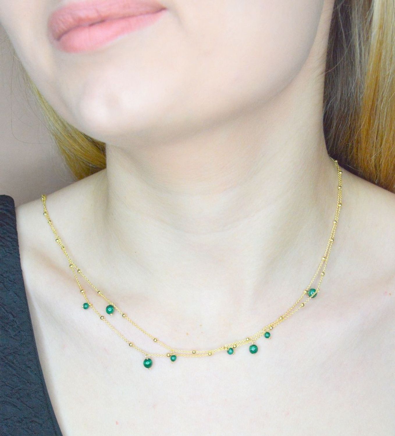 Srebrny naszyjnik z kamieniem naturalnym malachit pokryty złotem 0758741900.  Naszyjnik został wykonany z najwyższej jakości srebra próby 925 pokryty złotem.  Naszyjnik składa się z łańcuszka o klasycznym splocie ankier oraz kamien.jpg