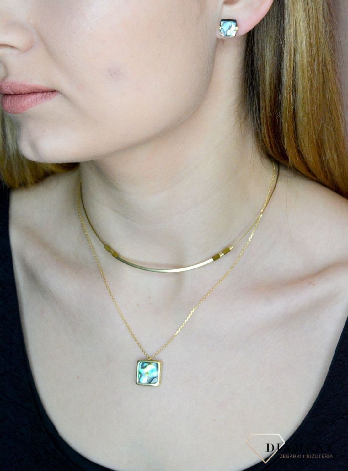 Srebrny naszyjnik damski z hematytem pokryty złotem 0758845200. Naszyjnik składa się z żyłki, prostej blaszki oraz kamienia naturalnego hematyt. Naszyjnik wykonany z najwyższej próby srebra 925 pokryty złotem. Naszyjnik świetny na .jpg