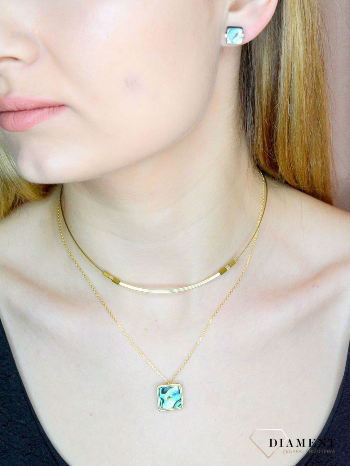 Srebrny naszyjnik damski z hematytem pokryty złotem 0758845200. Naszyjnik składa się z żyłki, prostej blaszki oraz kamienia naturalnego hematyt. Naszyjnik wykonany z najwyższej próby srebra 925 pokryty złotem. Naszyjnik świetny na .jpg