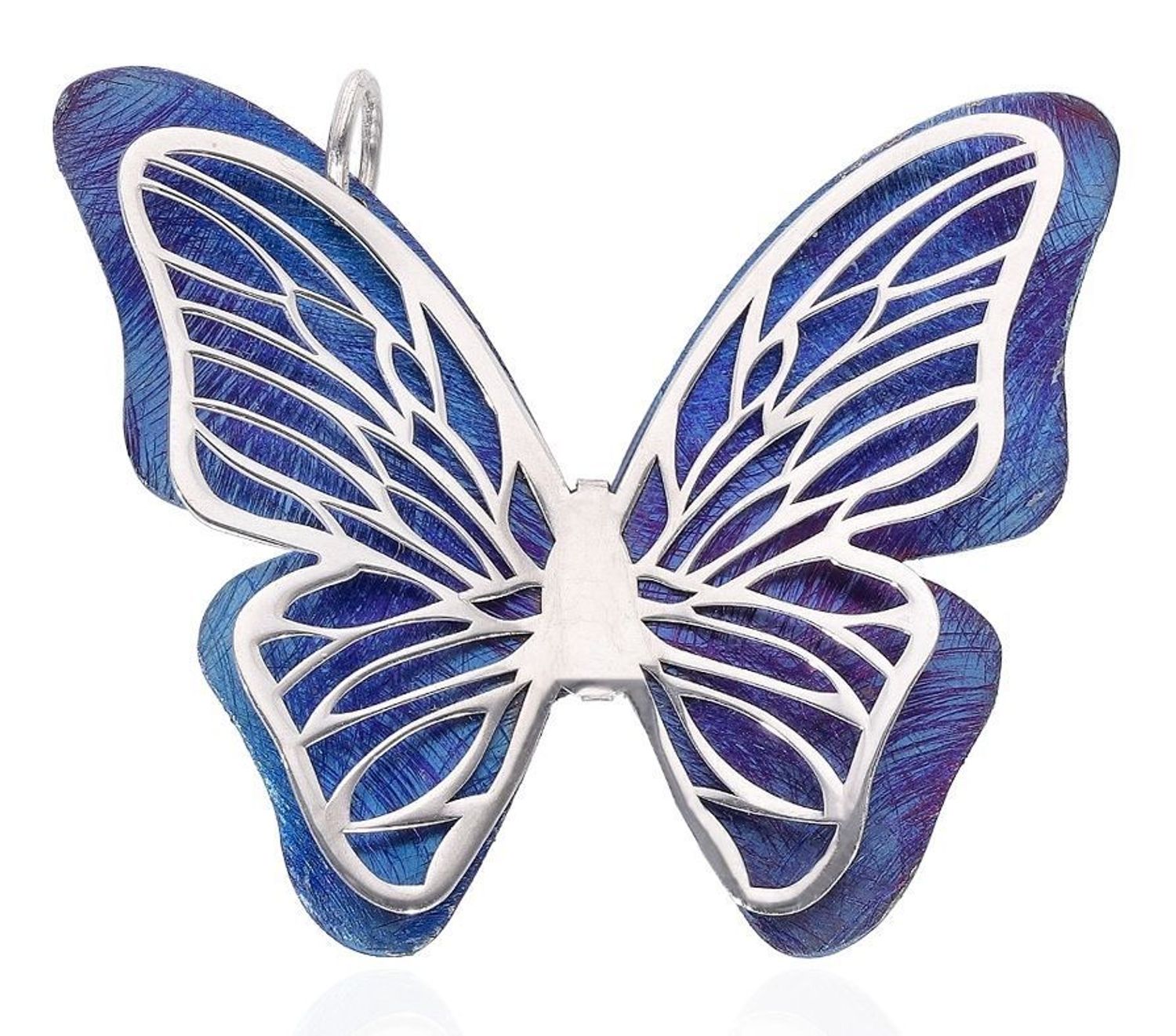 Srebrna zawieszka motylek z tytanem 0767050600. Zawieszka została ukształtowana na modny wzór w rożnych barwach. Zawieszkę można zestawić z kolczykami dostępni w naszej ofercie, aby stworzyć idealnyzestaw..jpg