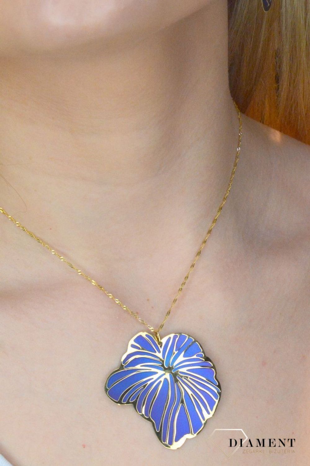 Srebrna zawieszka damska pozłacana z tytanem 0768050400. Zawieszka została ukształtowana na modny wzór w rożnych barwach. Zawieszkę można zestawić z kolczykami dostępni w naszej ofercie, aby stworzyć idealny zestaw..jpg