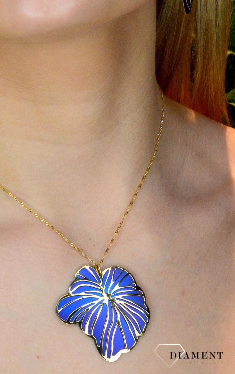 Srebrna zawieszka damska pozłacana z tytanem 0768050400. Zawieszka została ukształtowana na modny wzór w rożnych barwach. Zawieszkę można zestawić z kolczykami dostępni w naszej ofercie, aby stworzyć idealny zestaw..jpg