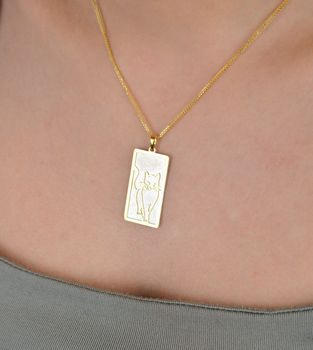 Zawieszka srebrna próba 925, kot na blaszce pozłacany  0768071207 Ta wyjątkowa zawieszka z wysokiej jakości srebra próby 925 łączy w sobie elegancję i urok zwierzęcego świata (3).JPG