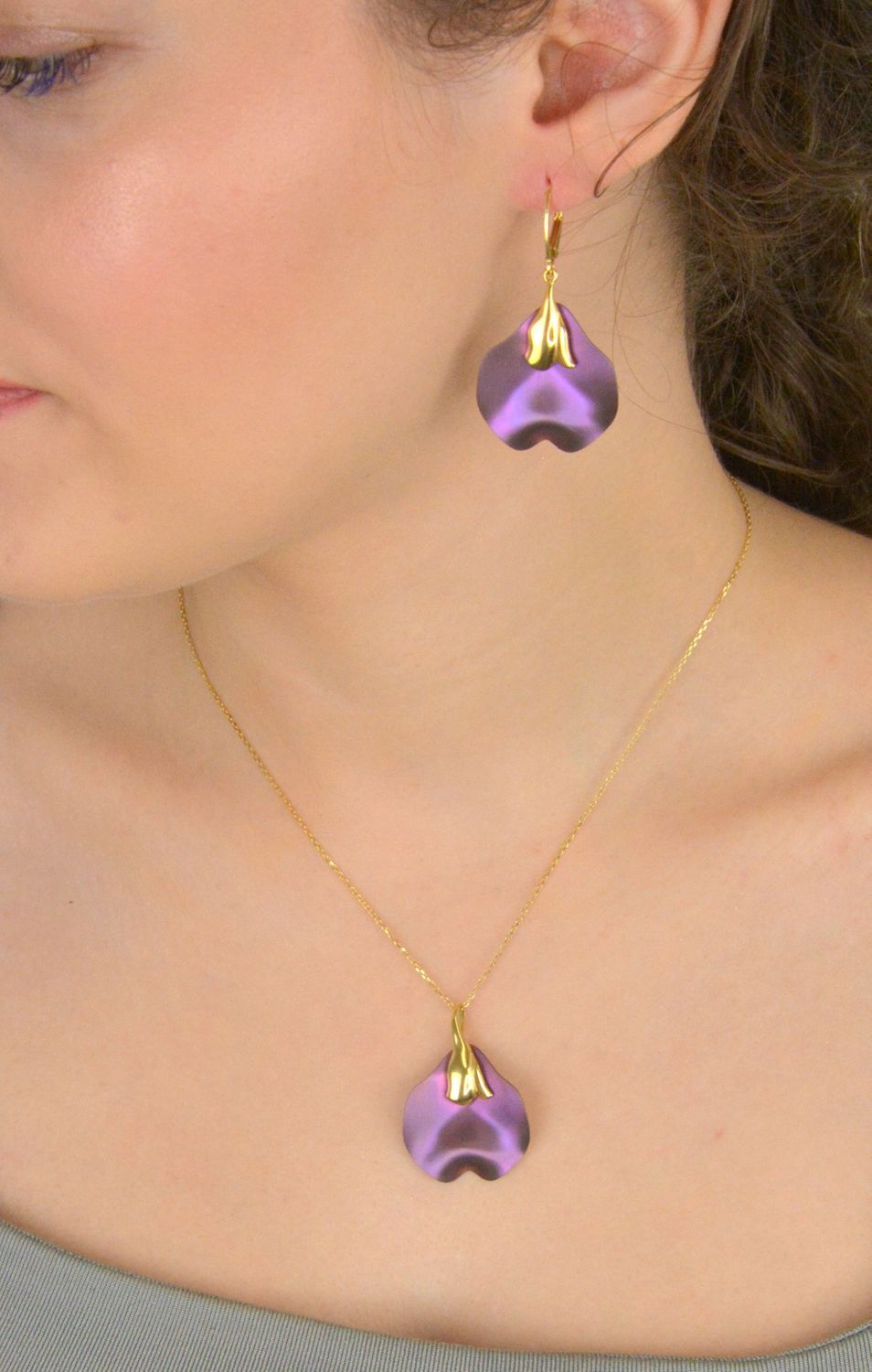 Zawieszka damska tytan fioletowy z pozłacaniem próba 925, 0768076480 Zachwyć się wyjątkową zawieszką damską wykonaną z tytanu w pięknym, intensywnym fioletowym odcieniu, 1.jpg