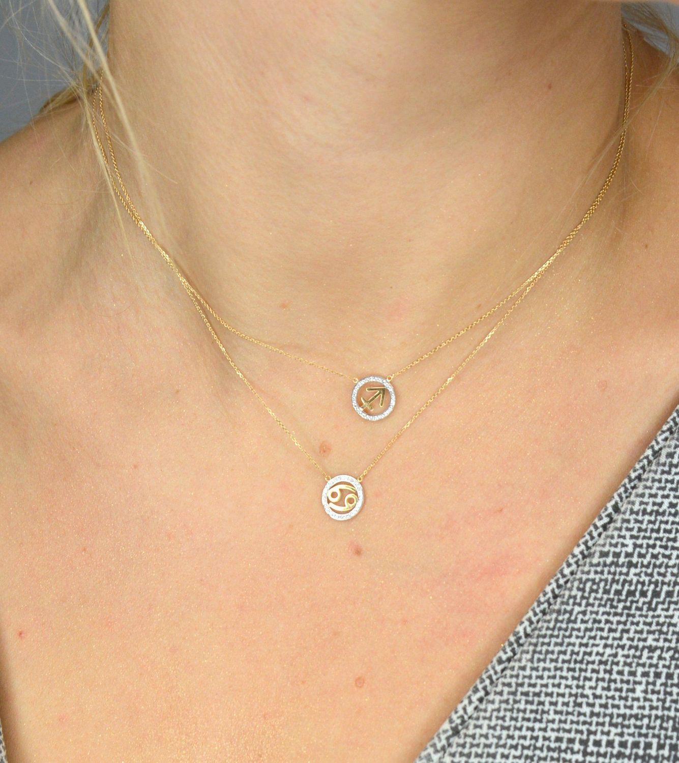 Złoty naszyjnik z brylantami znak zodiaku Strzelec N07635YC.jpg