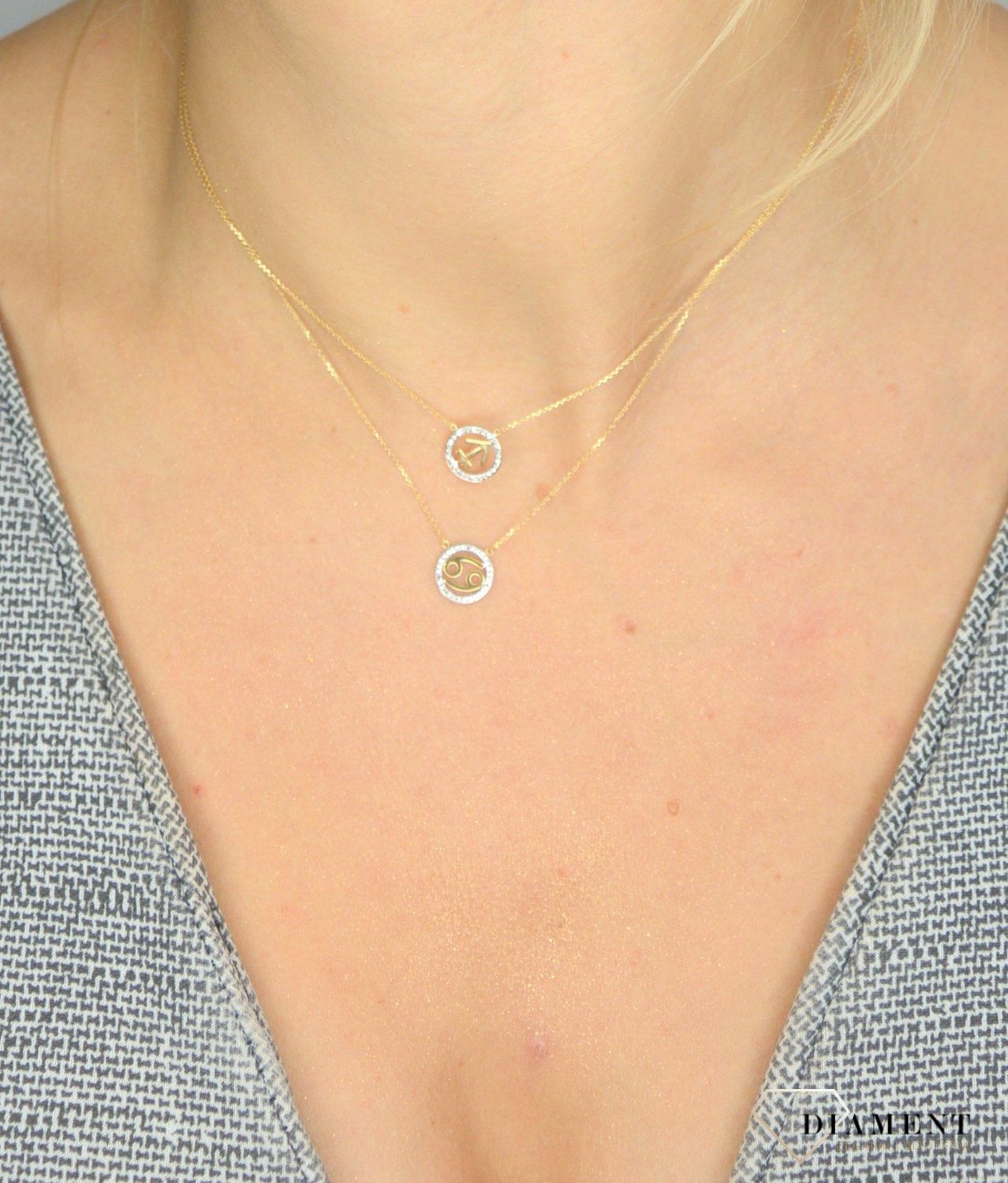 Złoty naszyjnik z brylantami znak zodiaku Strzelec N07635YC.jpg