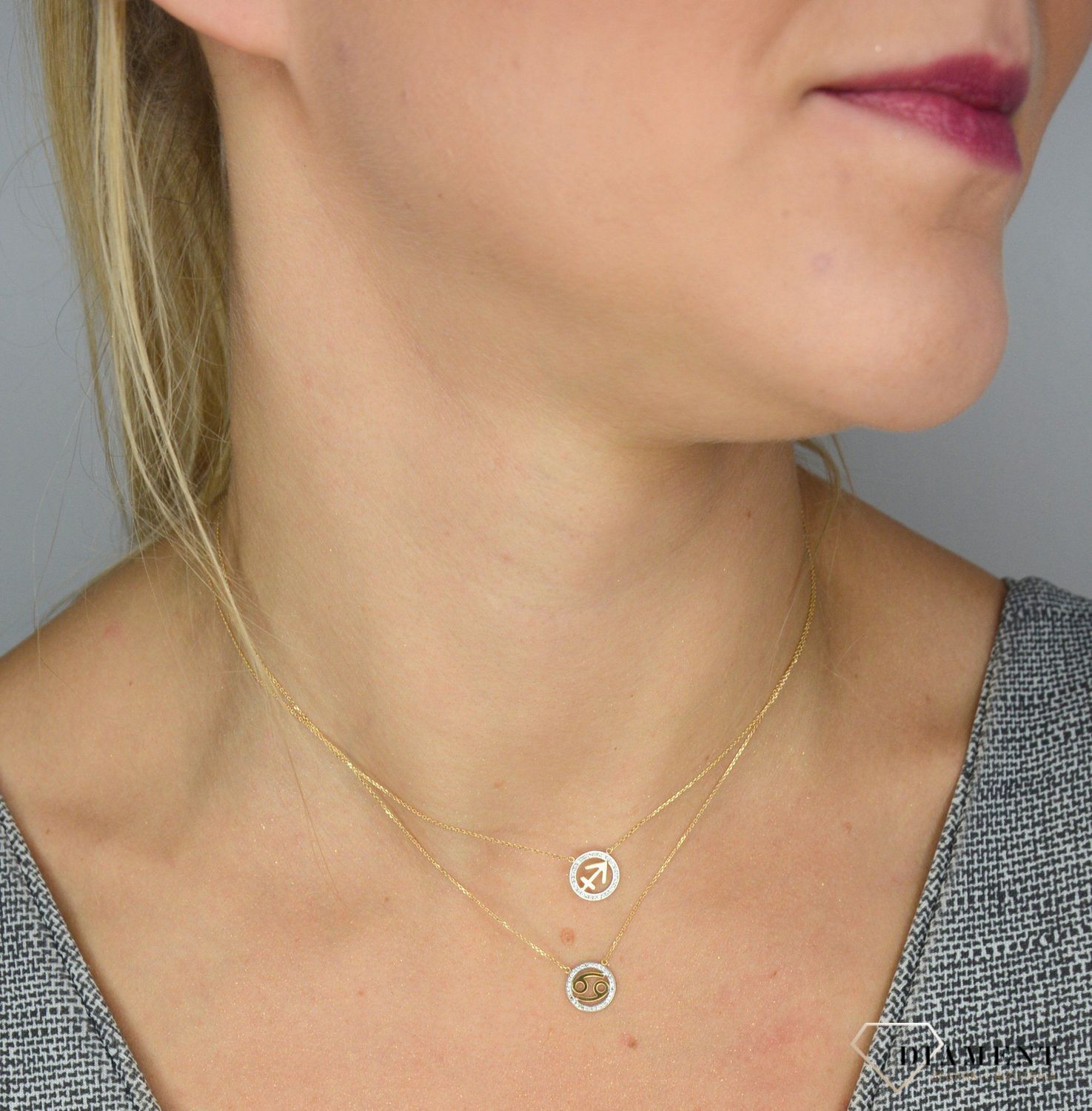 Złoty naszyjnik z brylantami znak zodiaku Strzelec N07635YC.jpg