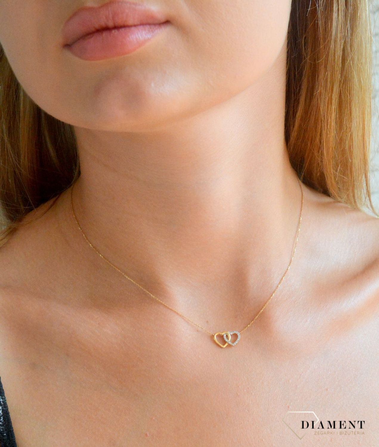 Złoty naszyjnik damski 585 serca z diamentami HSI 0,05ct20 N03998YC 0800017408. Złoty naszyjnik damski z diamentami. Naszyjnik damski złoty z diamentami. Naszyjnik celebrytka złota serca z diamentami. Naszyjnik z diamentami dla kobie.jpg