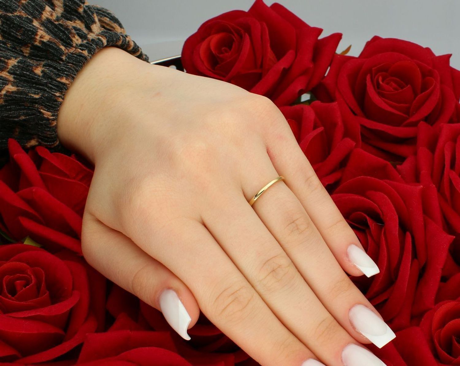 Złoty pierścionek damski 585 Diamenty tworzące koło ...jpg