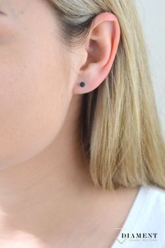 Kolczyki złote DIAMENT 585 diamenty 0800017545. Kolczyki wykonane zostały z żółtego złota, ozdobione pięknie umocowanymi czarnymi brylantami. Zapinane na zapięcie typu sztyfty (2).JPG