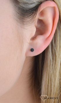 Kolczyki złote DIAMENT 585 diamenty 0800017545. Kolczyki wykonane zostały z żółtego złota, ozdobione pięknie umocowanymi czarnymi brylantami. Zapinane na zapięcie typu sztyfty (4).JPG