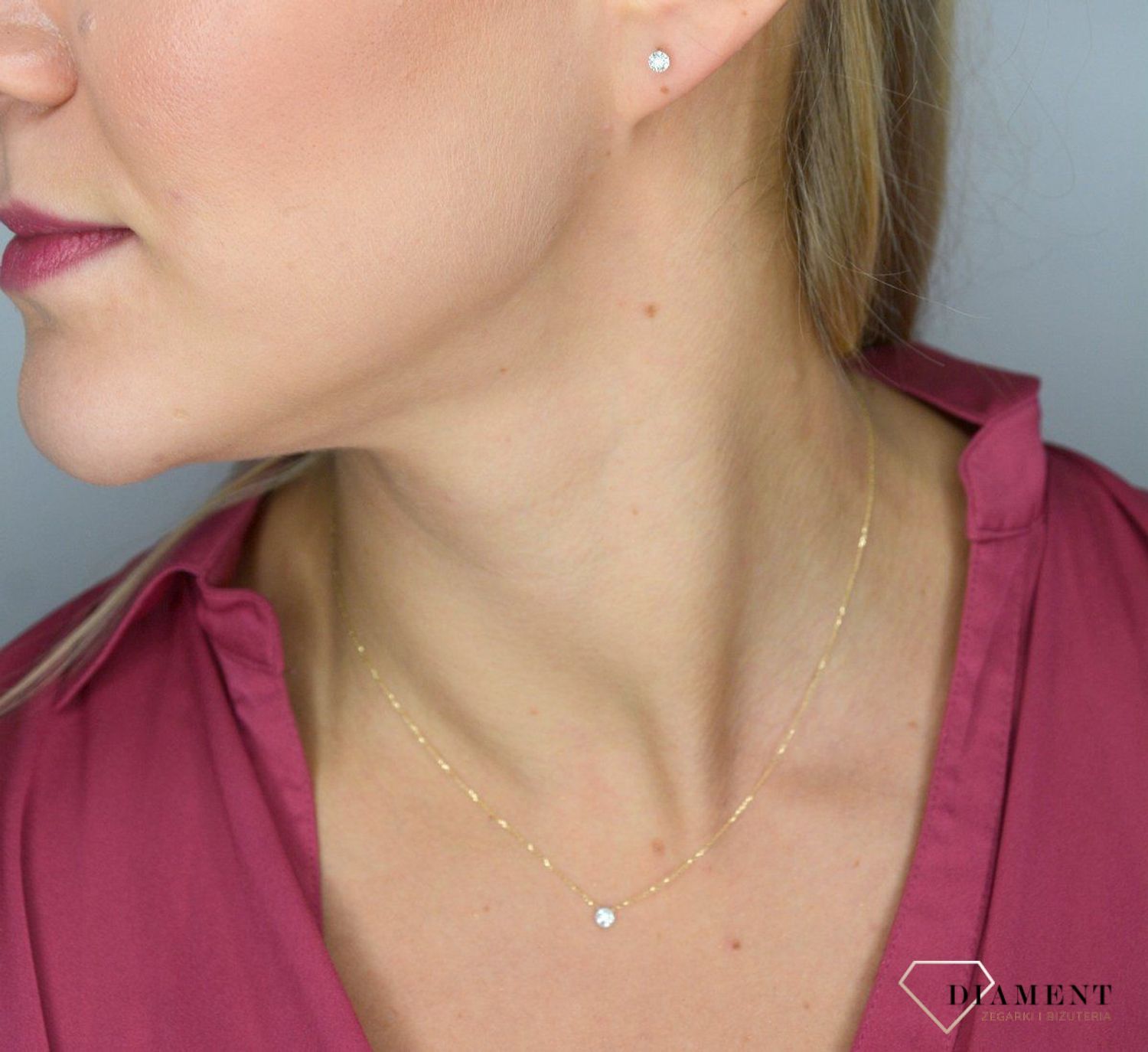 Kolczyki złote z brylantami 585 0800017550. Kolczyki wykonane zostały z żółtego złota, ozdobione pięknie umocowanymi brylantami. Zapinane na zapięcie typu sztyfty..webp